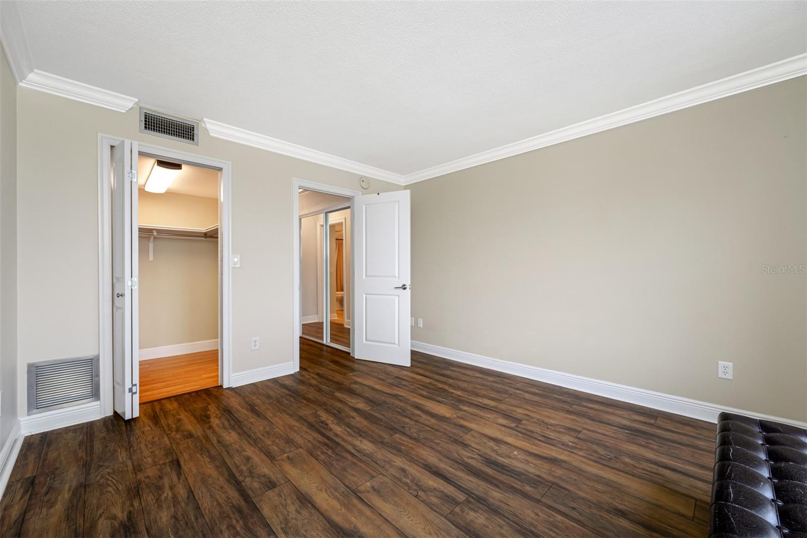 Image 35 of 71 For 5220 Brittany Drive S 1409