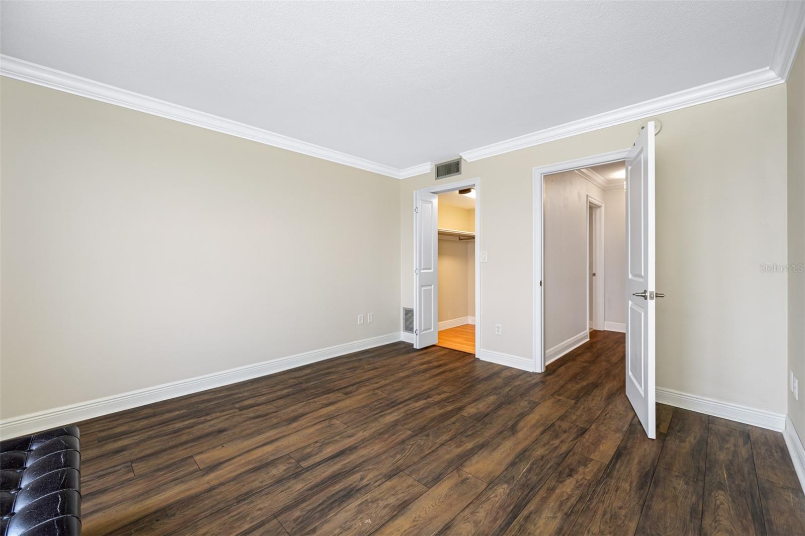 Image 36 of 71 For 5220 Brittany Drive S 1409