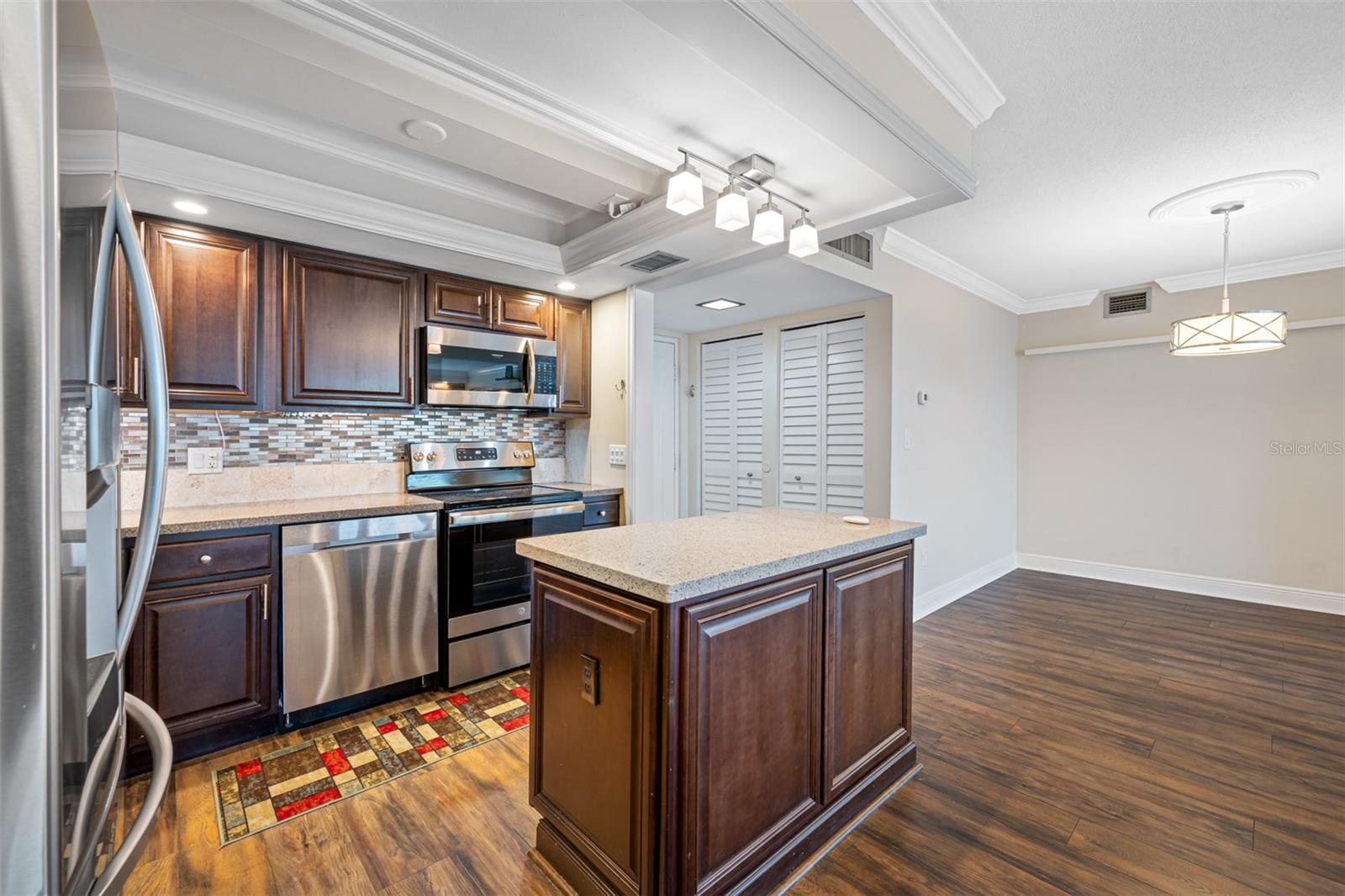 Image 5 of 71 For 5220 Brittany Drive S 1409