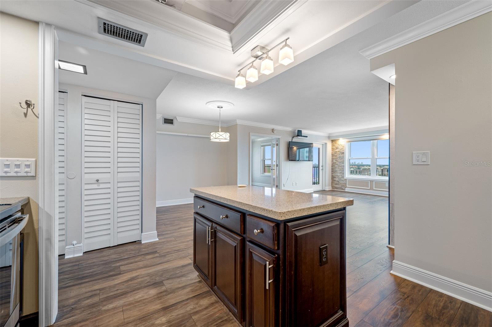 Image 7 of 71 For 5220 Brittany Drive S 1409
