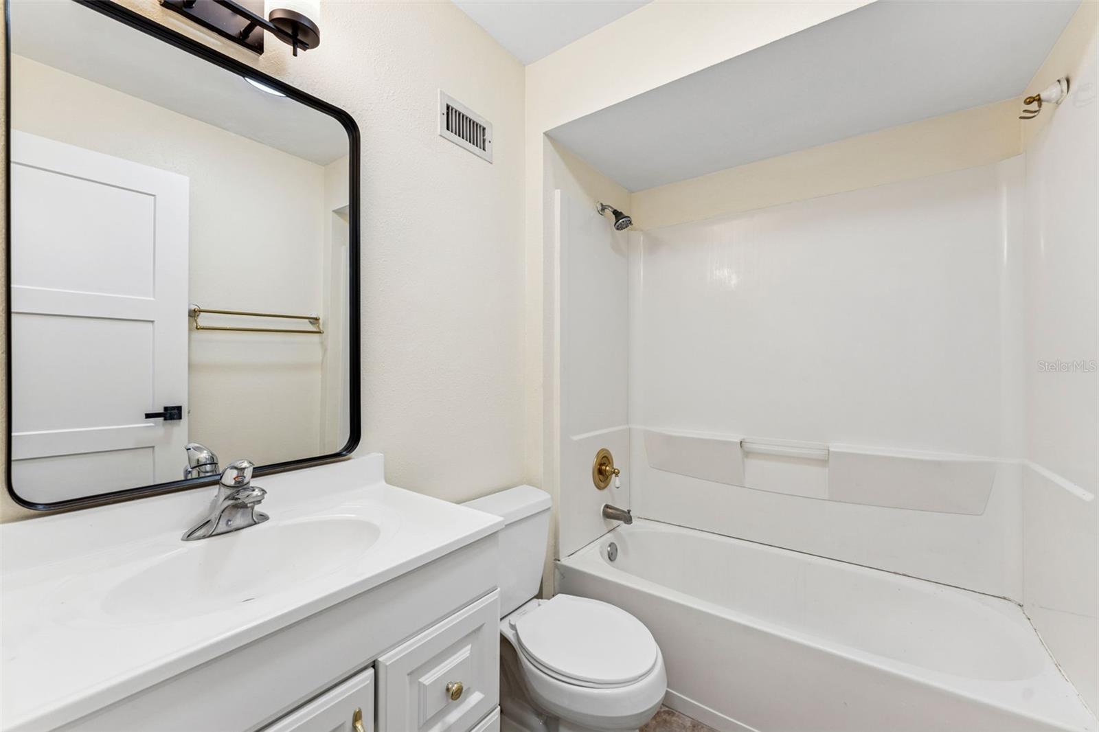 Image 24 of 36 For 16117 Rambling Vine Drive E