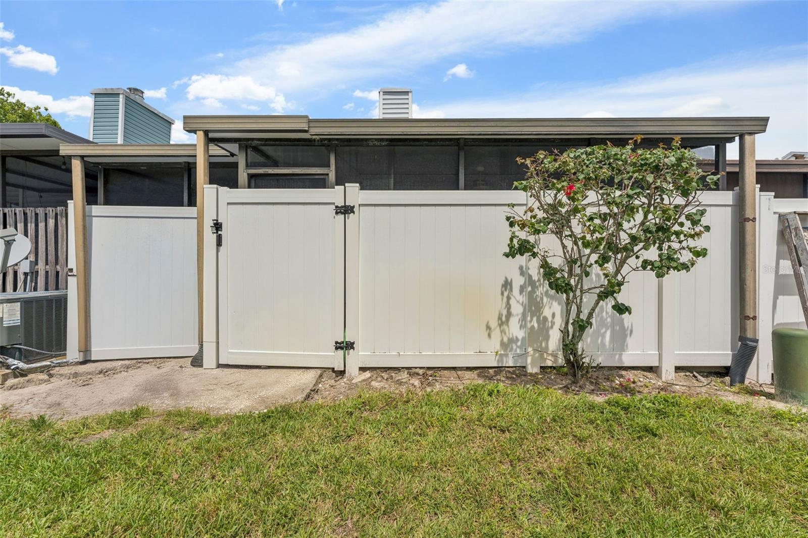 Image 29 of 36 For 16117 Rambling Vine Drive E