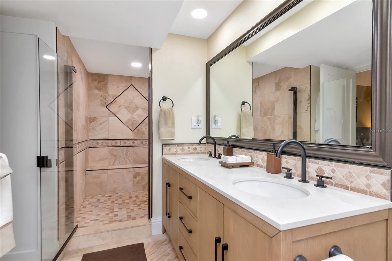 Image 19 of 52 For 4141 Bayshore Boulevard 304