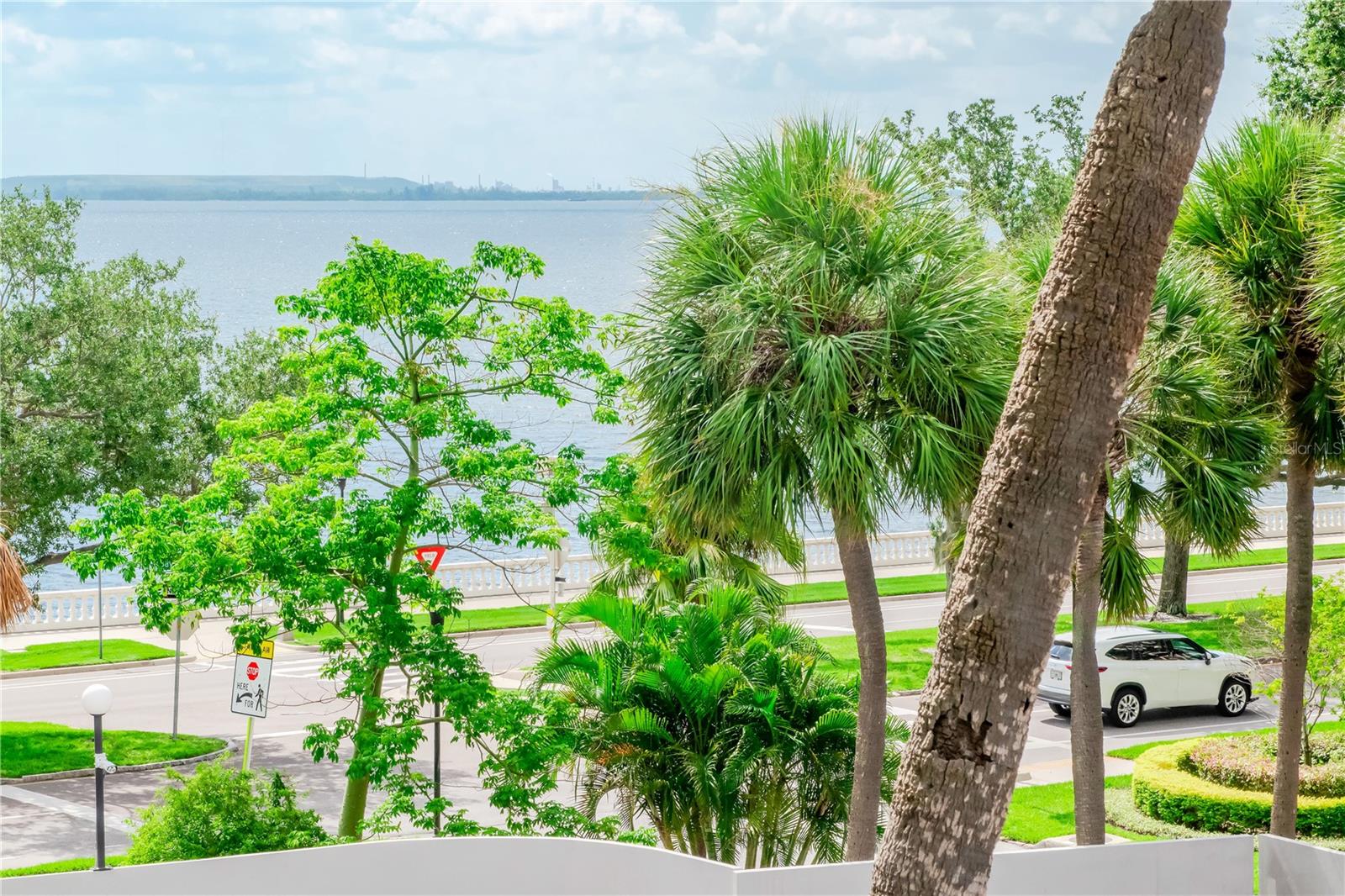 Image 36 of 52 For 4141 Bayshore Boulevard 304