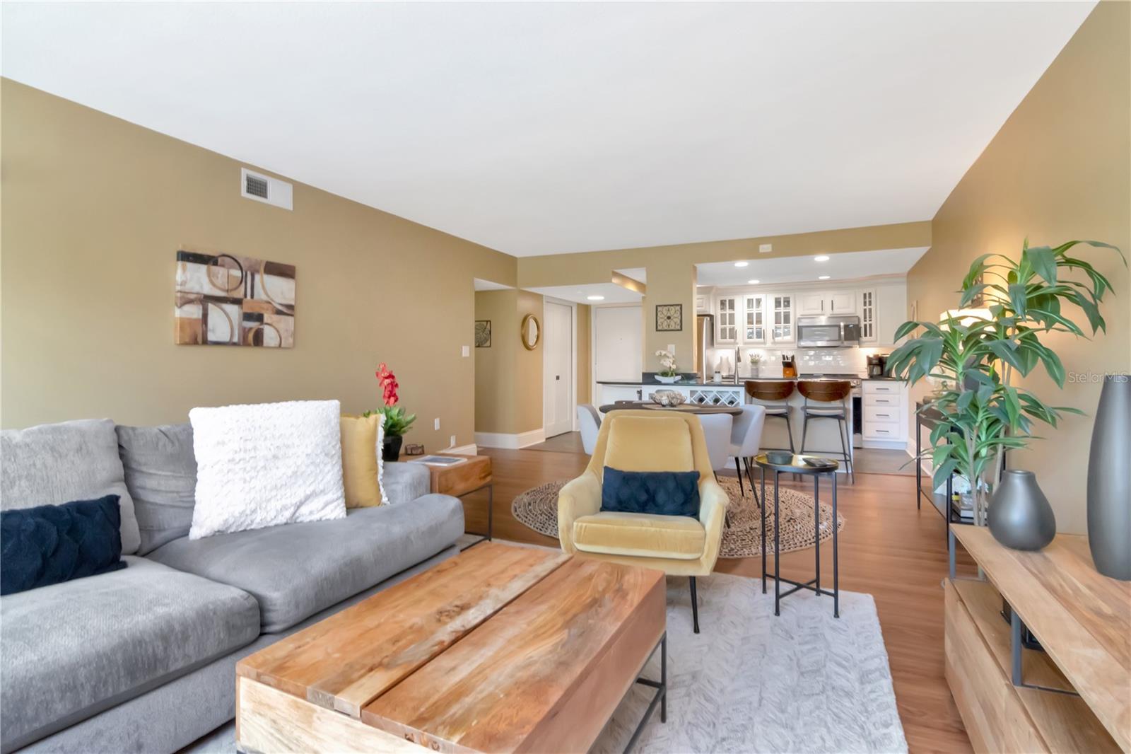 Image 4 of 52 For 4141 Bayshore Boulevard 304
