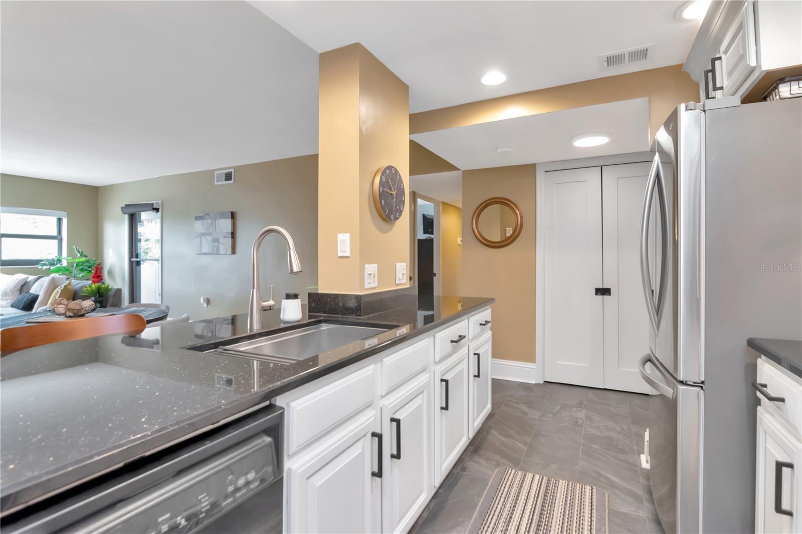 Image 8 of 52 For 4141 Bayshore Boulevard 304