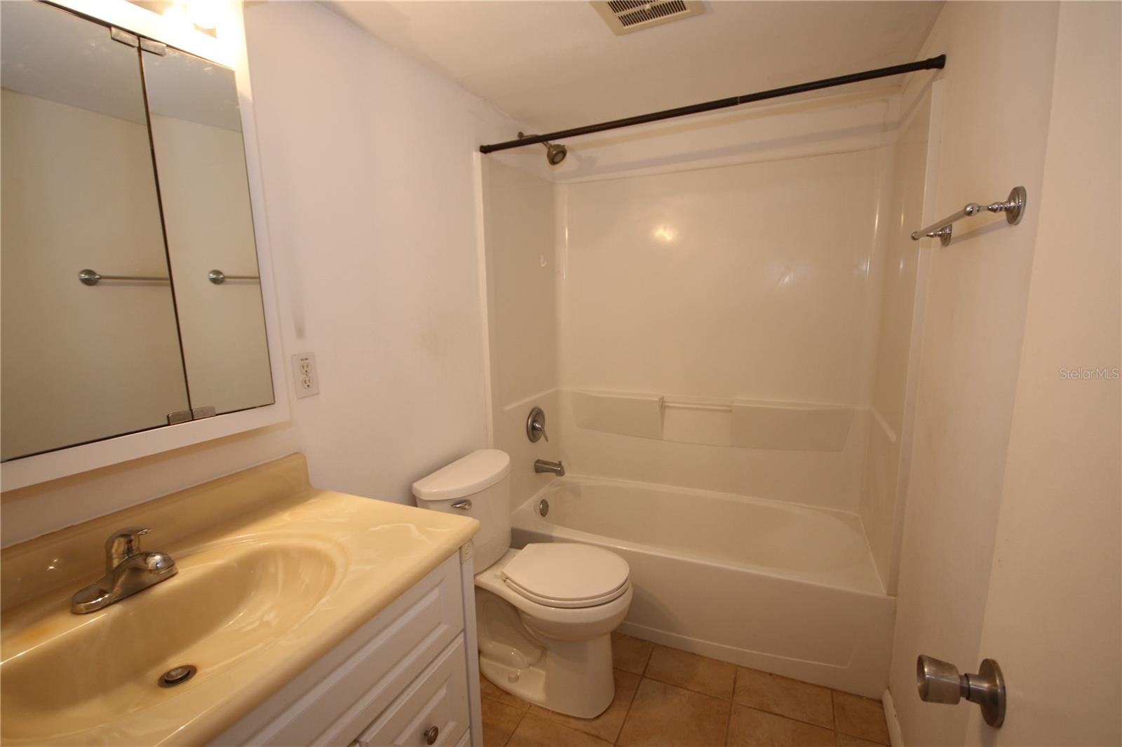 Image 8 of 25 For 1235 Highland Avenue 5-209