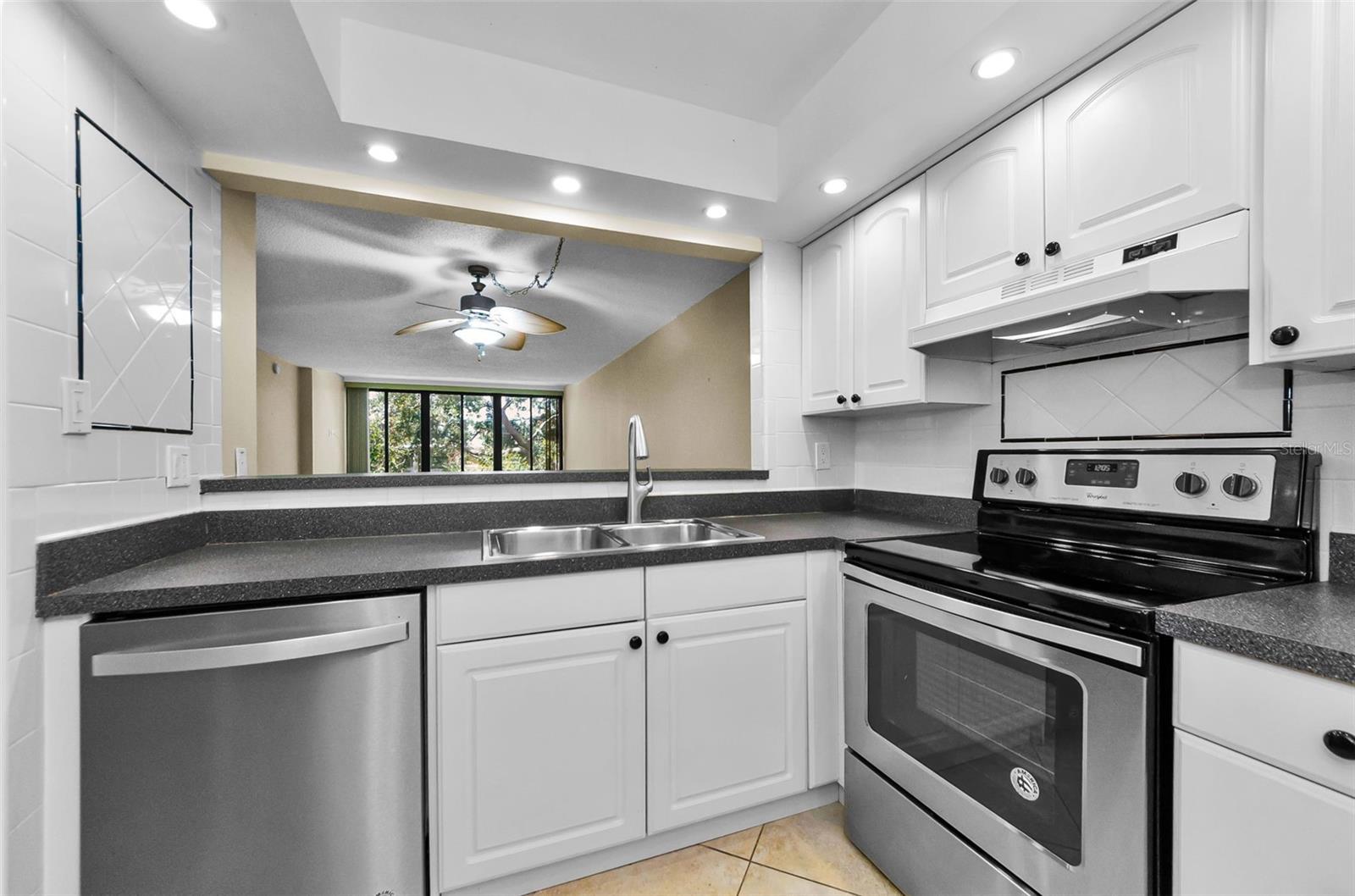 Image 15 of 49 For 14130 Rosemary Lane 3306