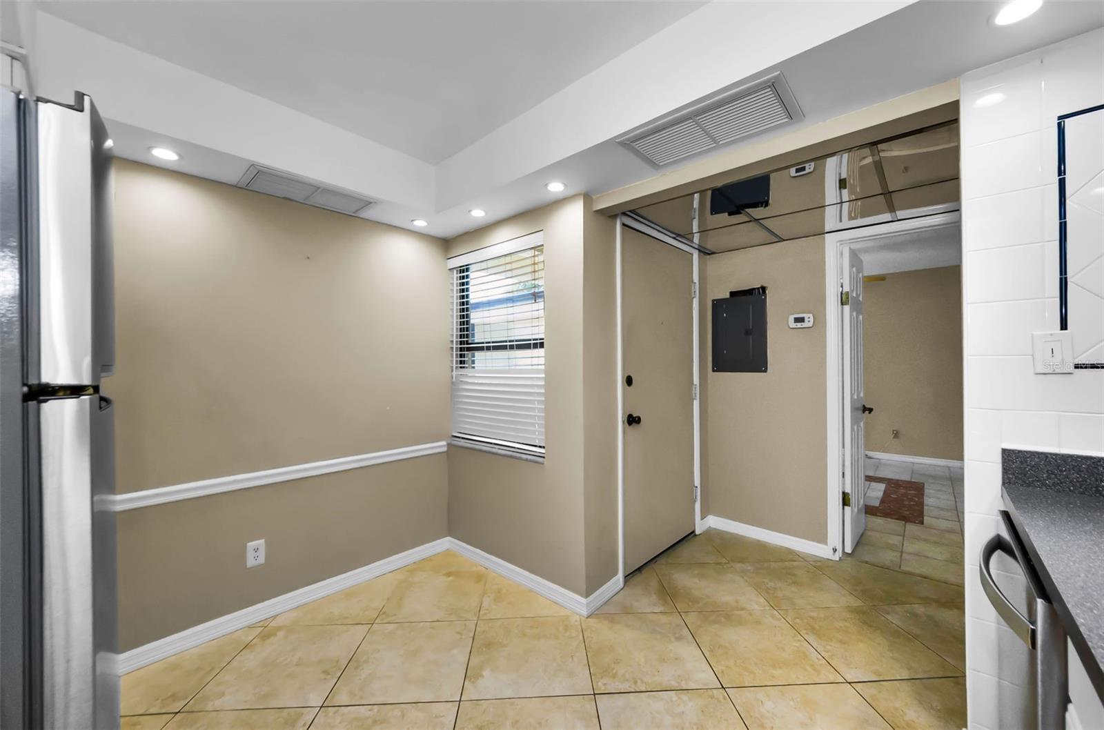 Image 18 of 49 For 14130 Rosemary Lane 3306