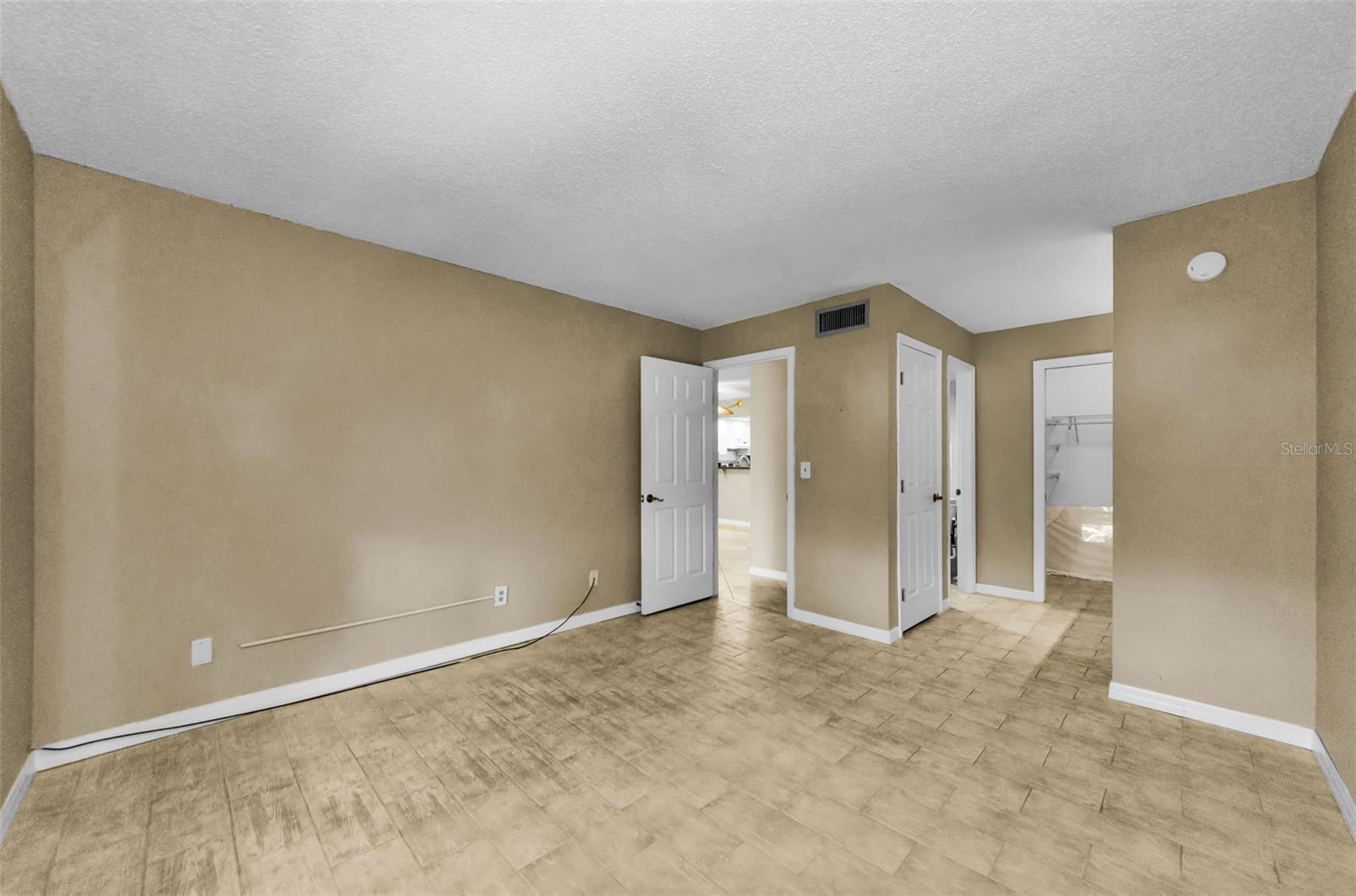 Image 22 of 49 For 14130 Rosemary Lane 3306