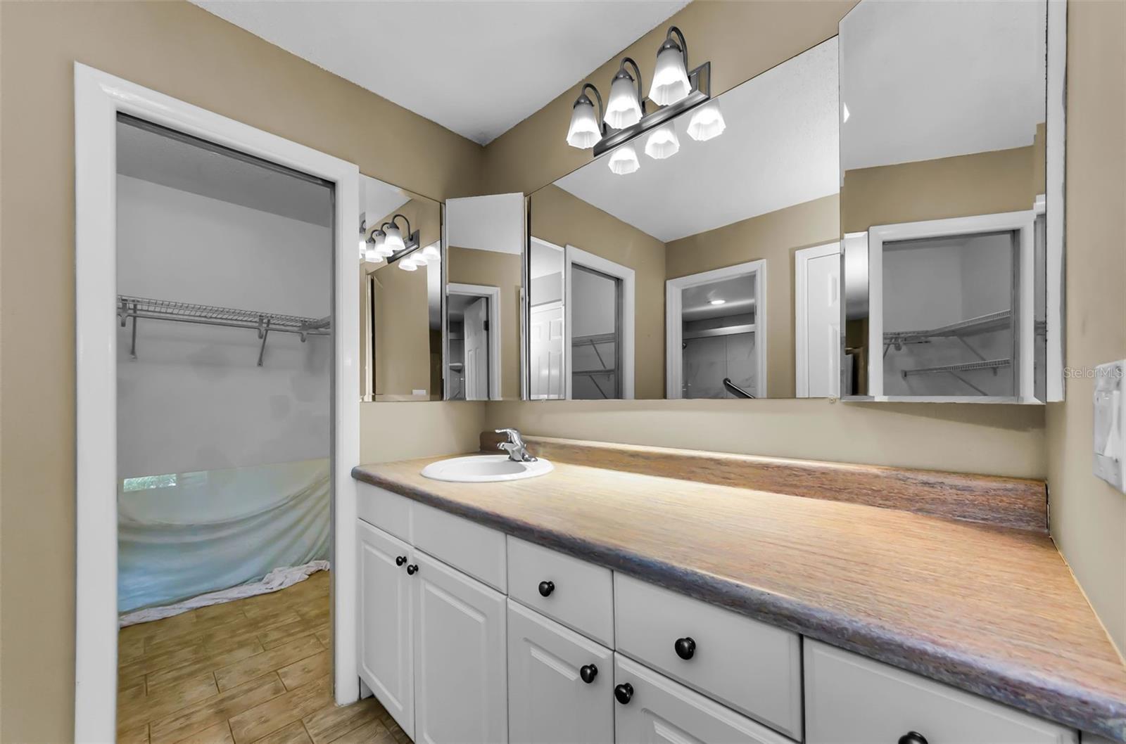 Image 23 of 49 For 14130 Rosemary Lane 3306