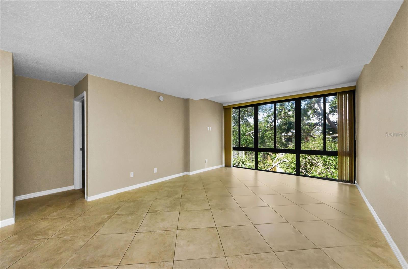 Image 8 of 49 For 14130 Rosemary Lane 3306