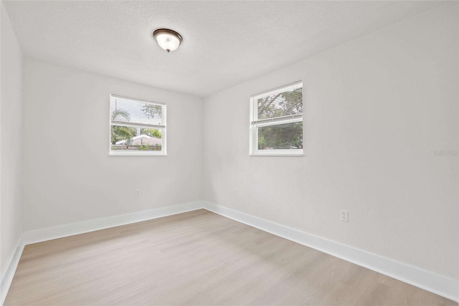Image 20 of 34 For 10107 60th Court N