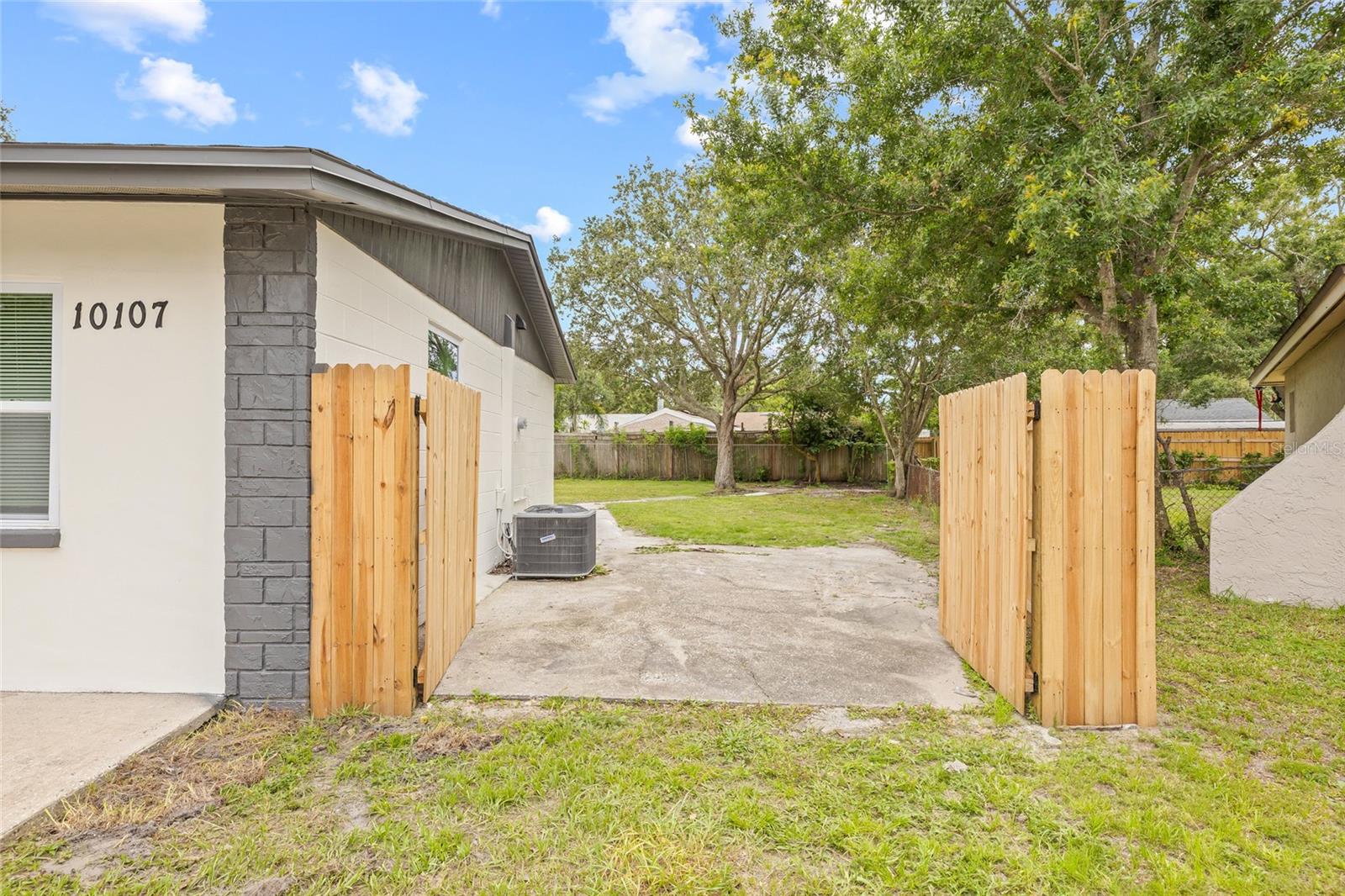 Image 30 of 34 For 10107 60th Court N
