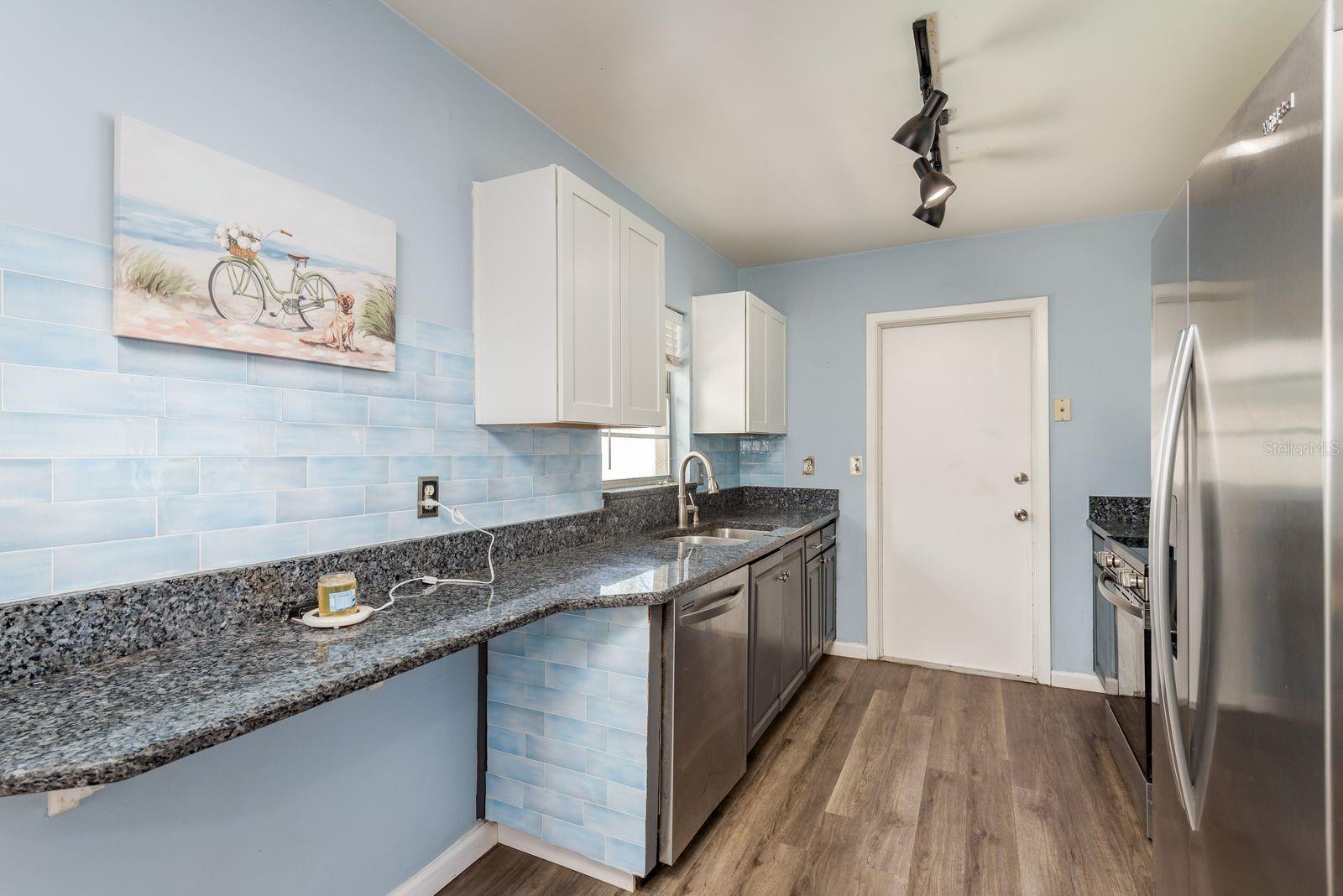 Image 10 of 33 For 7217 Creekwood Court