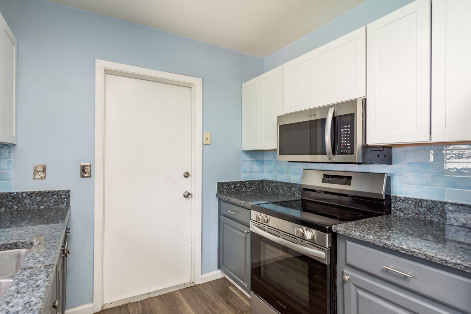 Image 11 of 33 For 7217 Creekwood Court