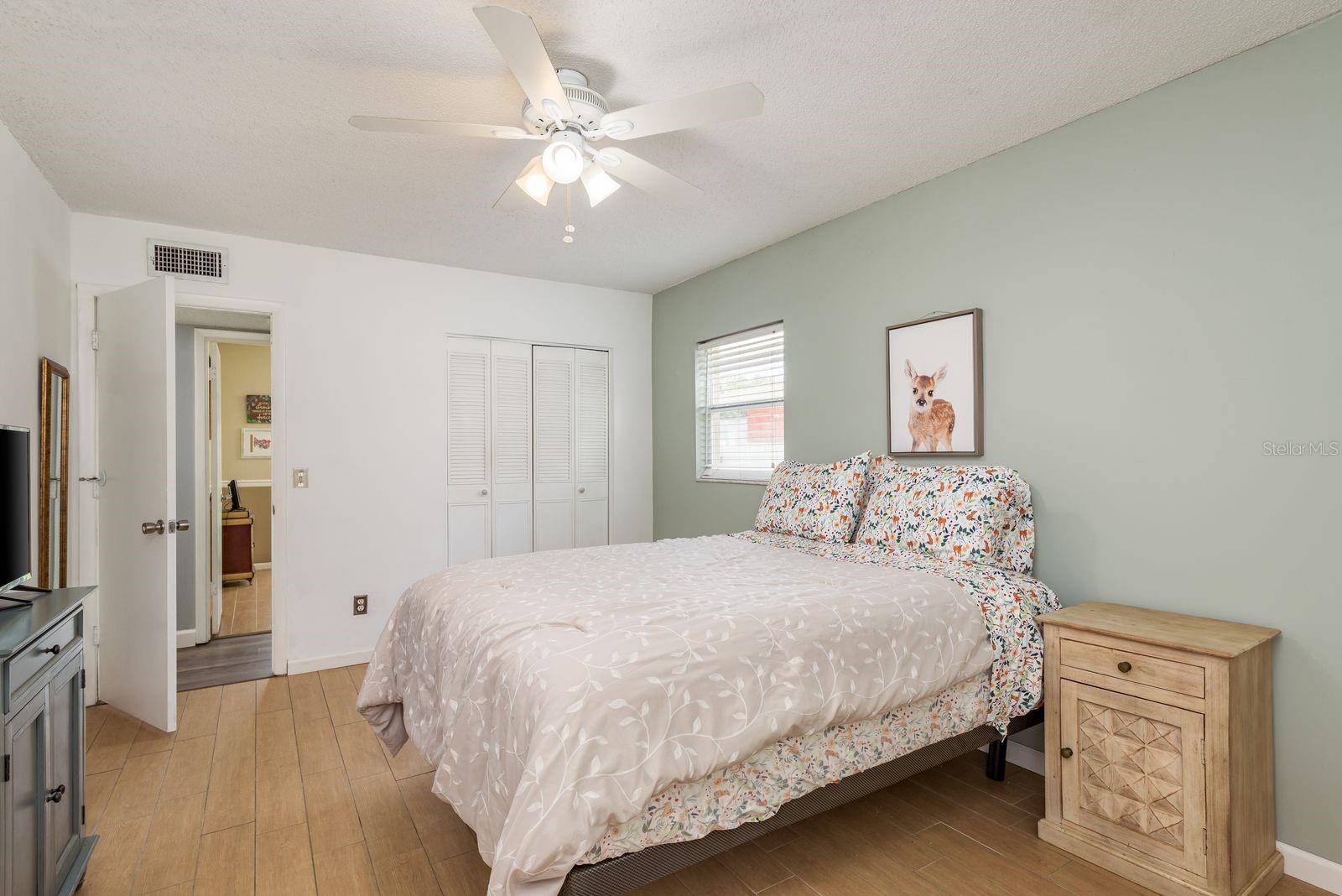 Image 13 of 33 For 7217 Creekwood Court