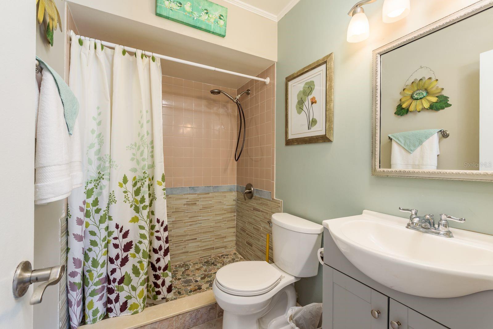 Image 17 of 33 For 7217 Creekwood Court