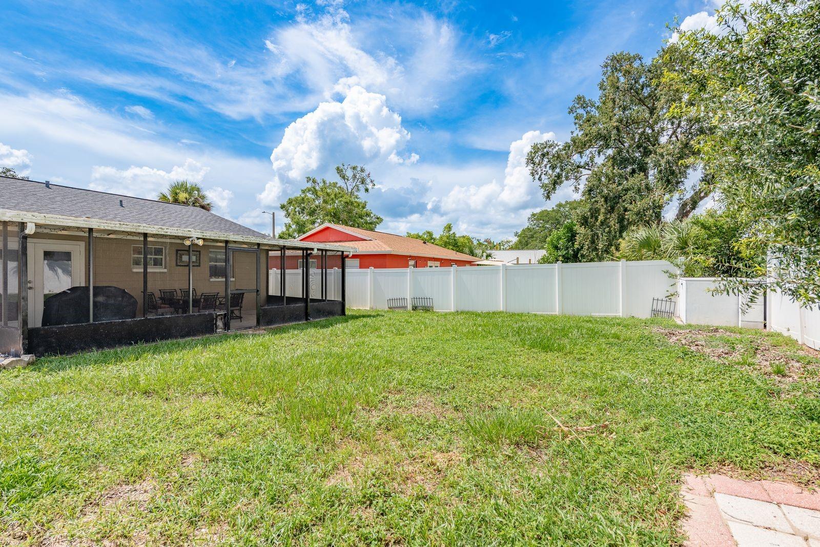 Image 24 of 33 For 7217 Creekwood Court