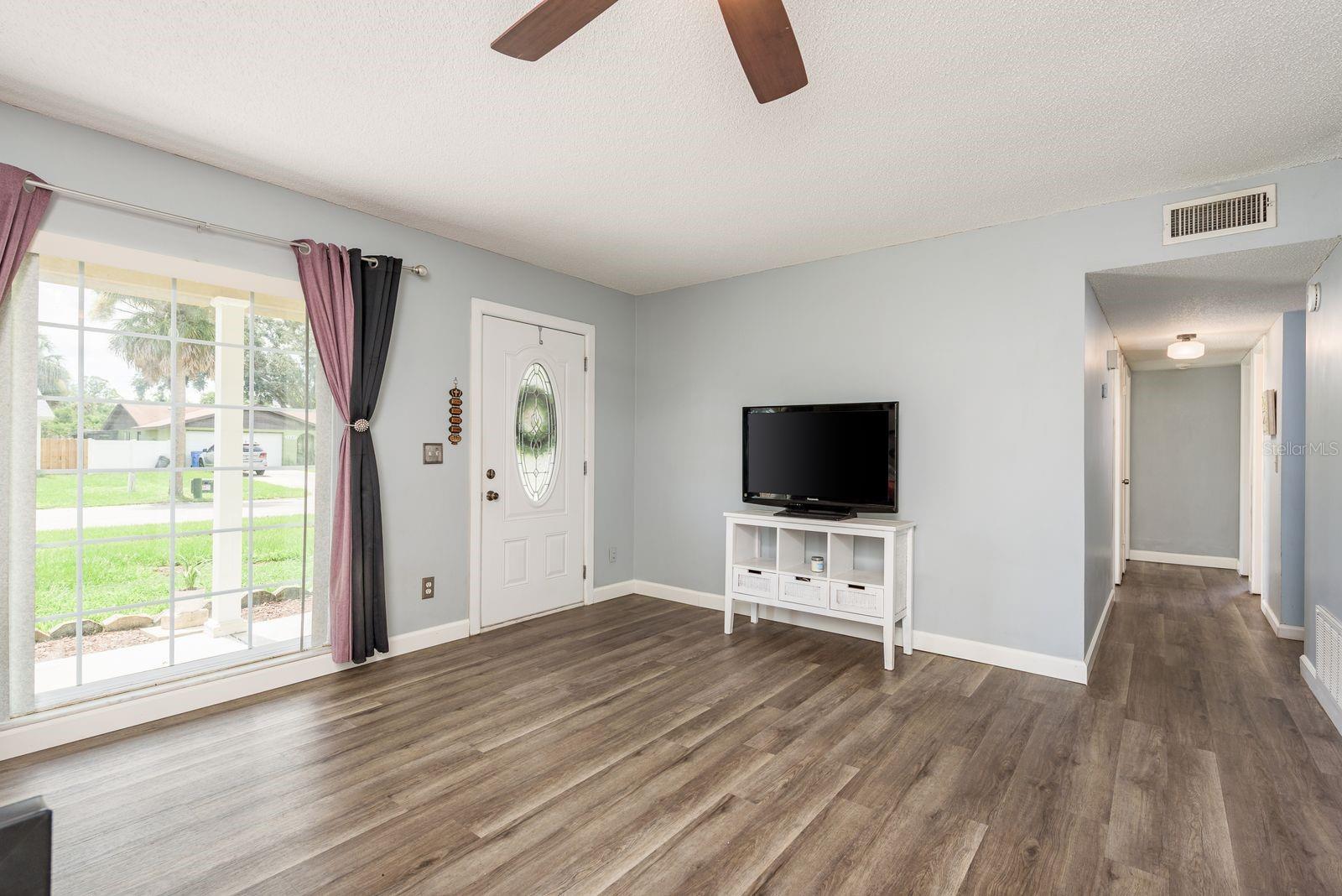 Image 4 of 33 For 7217 Creekwood Court