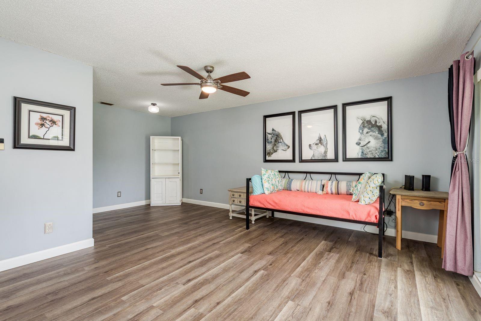 Image 5 of 33 For 7217 Creekwood Court