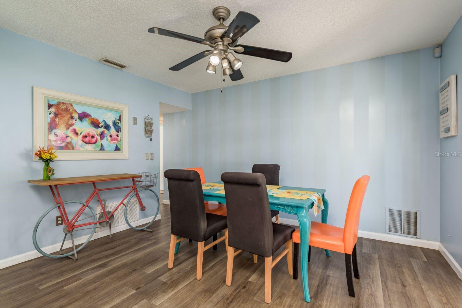 Image 8 of 33 For 7217 Creekwood Court
