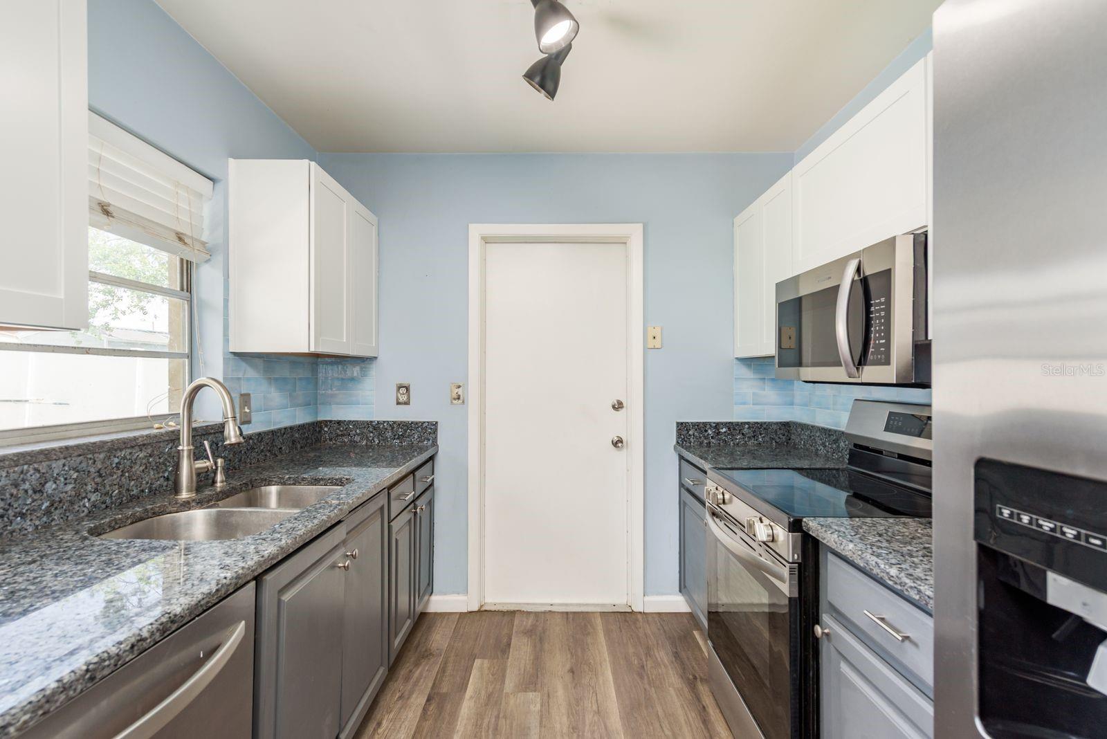 Image 9 of 33 For 7217 Creekwood Court