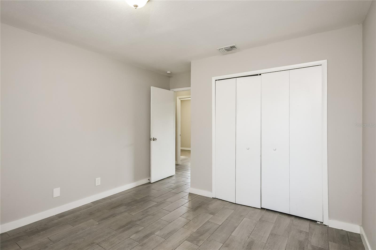 Image 11 of 16 For 355 Summerset Drive