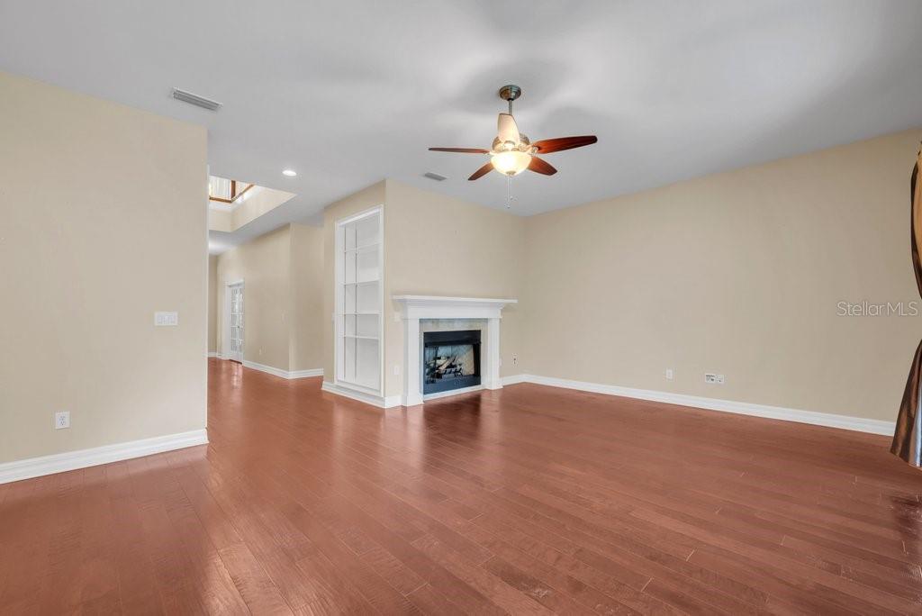 Image 14 of 52 For 15942 Ternglade Drive