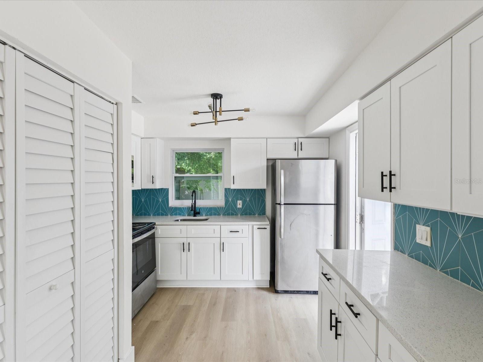 Image 3 of 31 For 1421 Seward Street