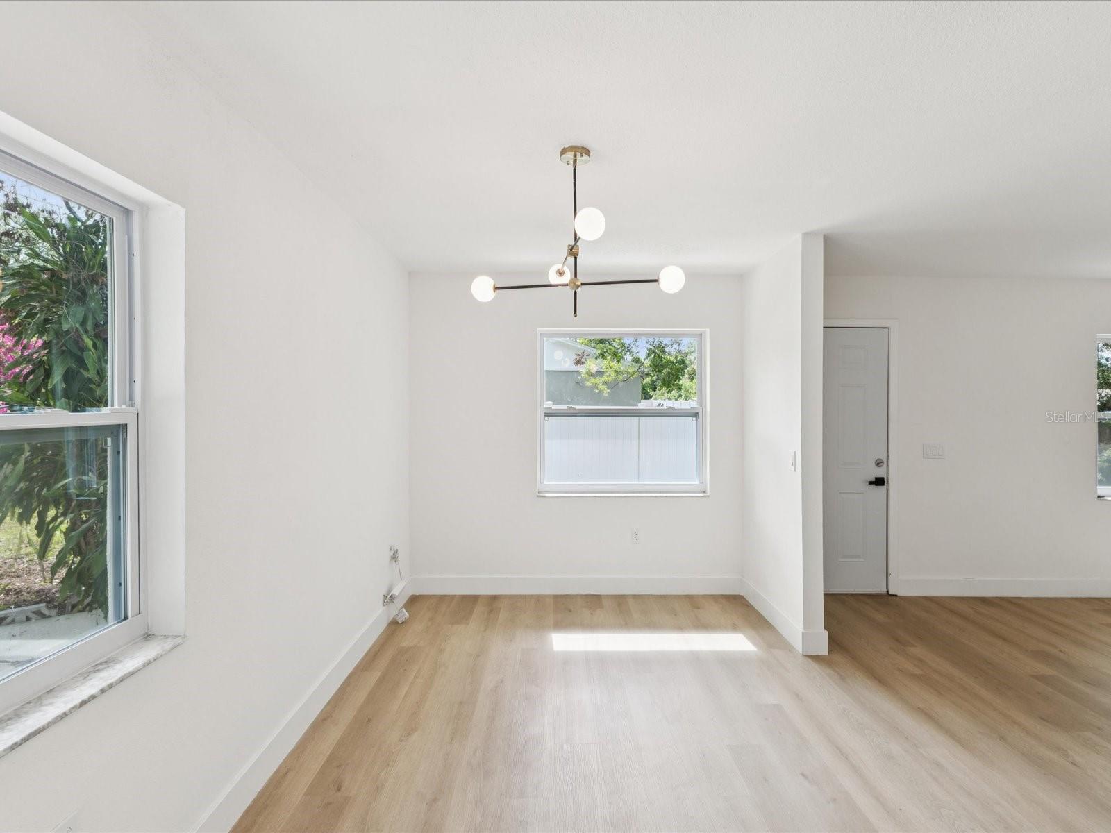 Image 7 of 31 For 1421 Seward Street