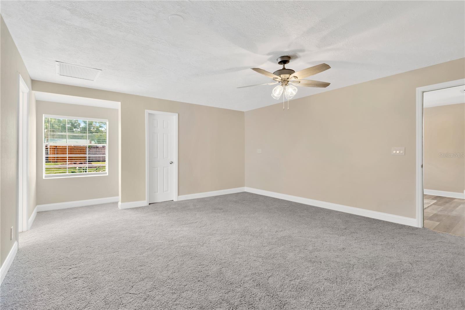 Image 13 of 43 For 4723 Bloomingdale Avenue