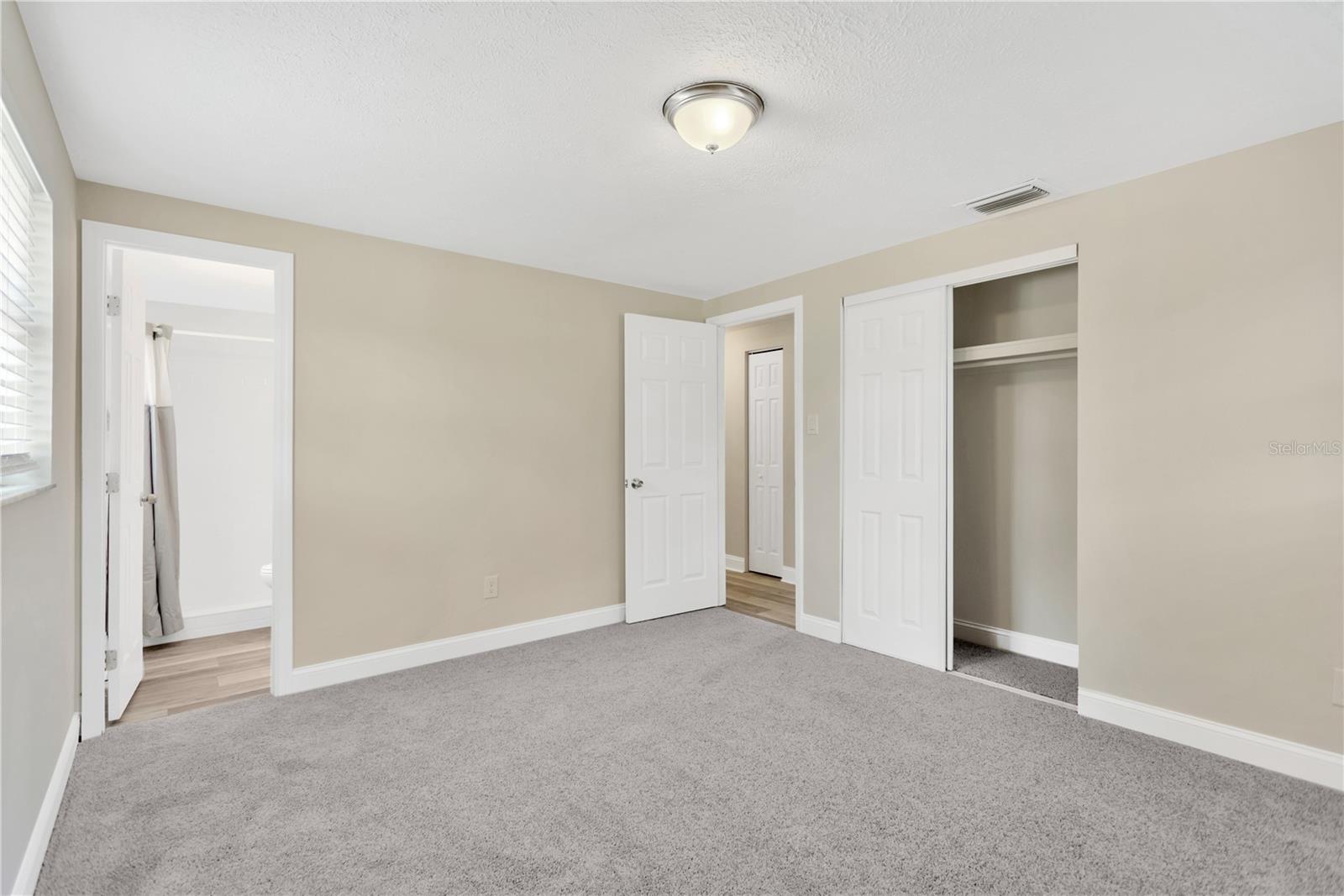Image 18 of 43 For 4723 Bloomingdale Avenue