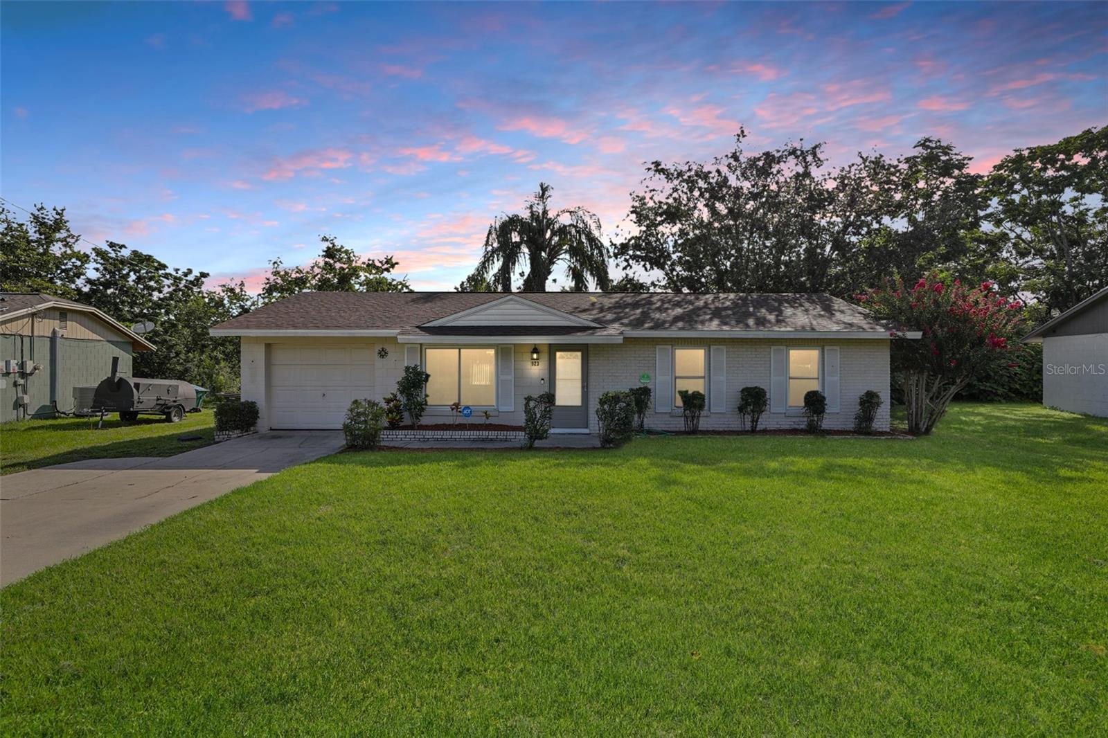 Details for 923 April Hills Boulevard, LADY LAKE, FL 32159