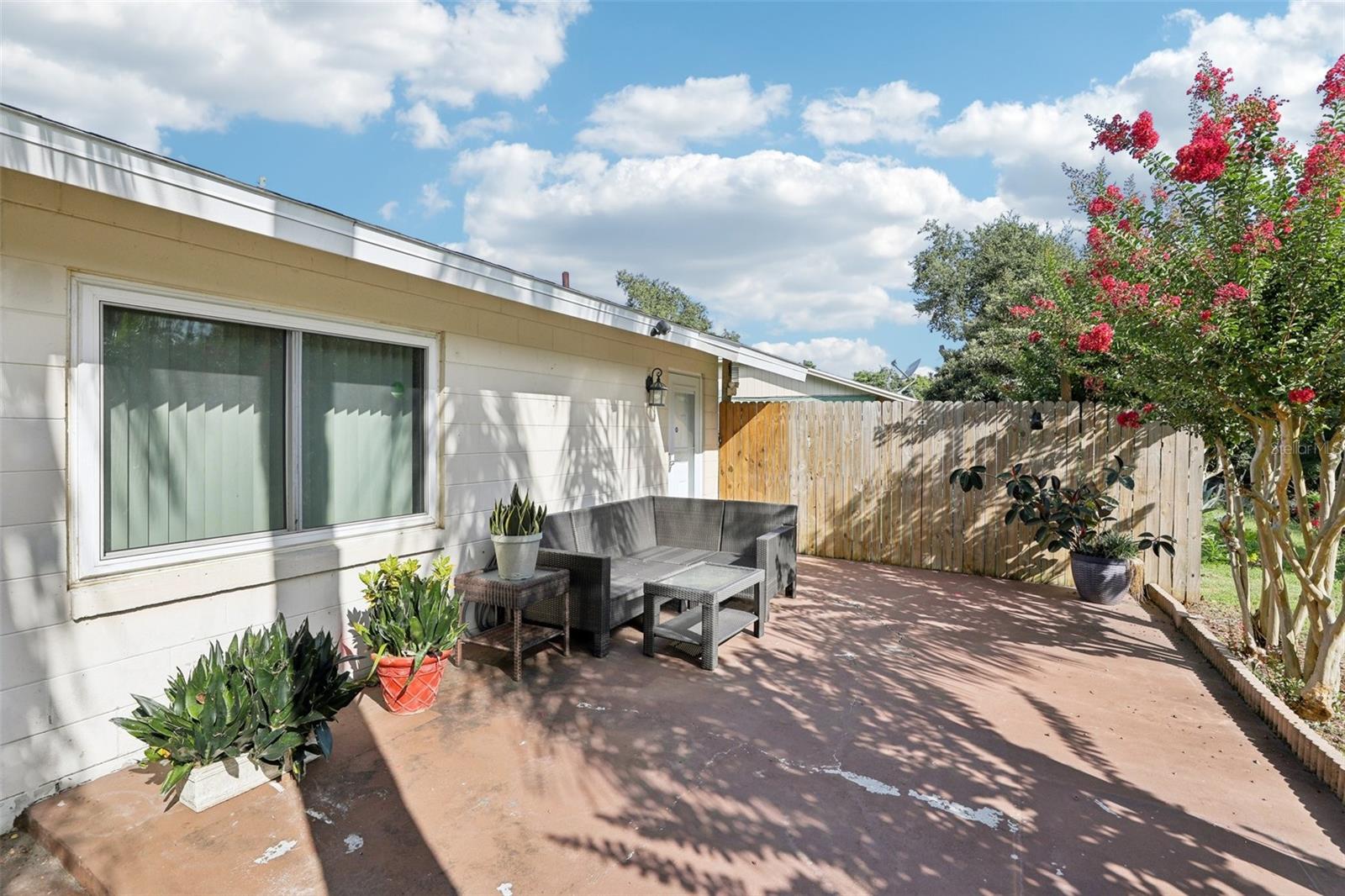 Image 18 of 29 For 923 April Hills Boulevard