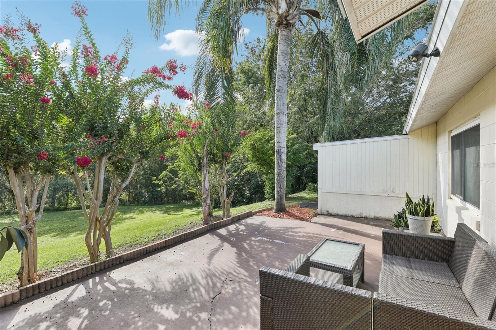 Image 19 of 29 For 923 April Hills Boulevard