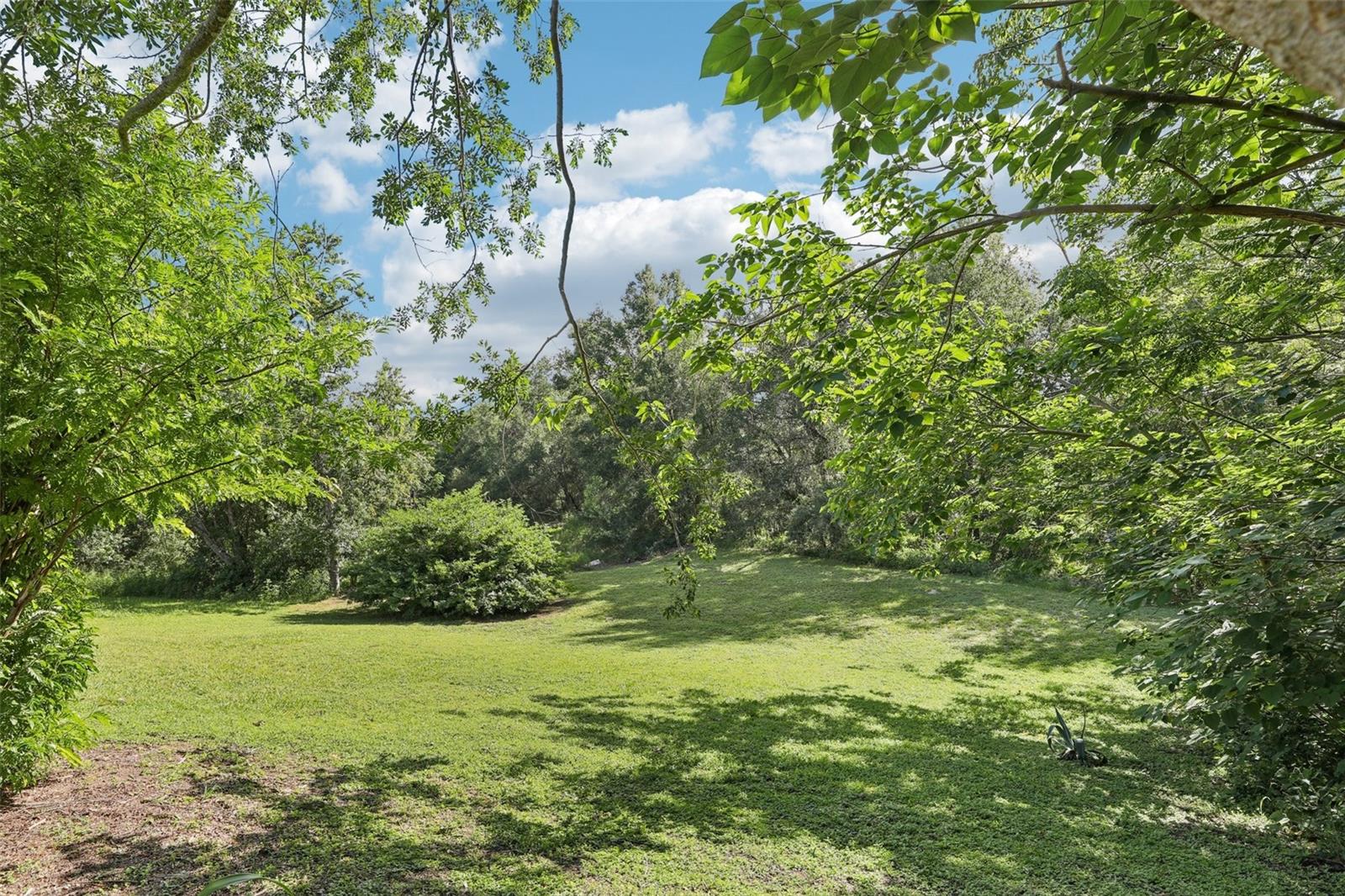 Image 20 of 29 For 923 April Hills Boulevard