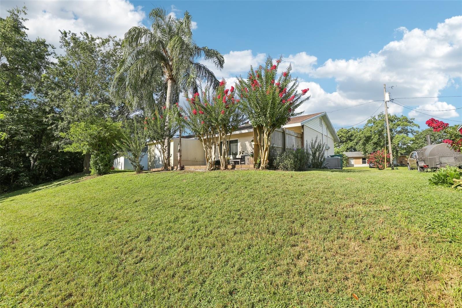 Image 21 of 29 For 923 April Hills Boulevard