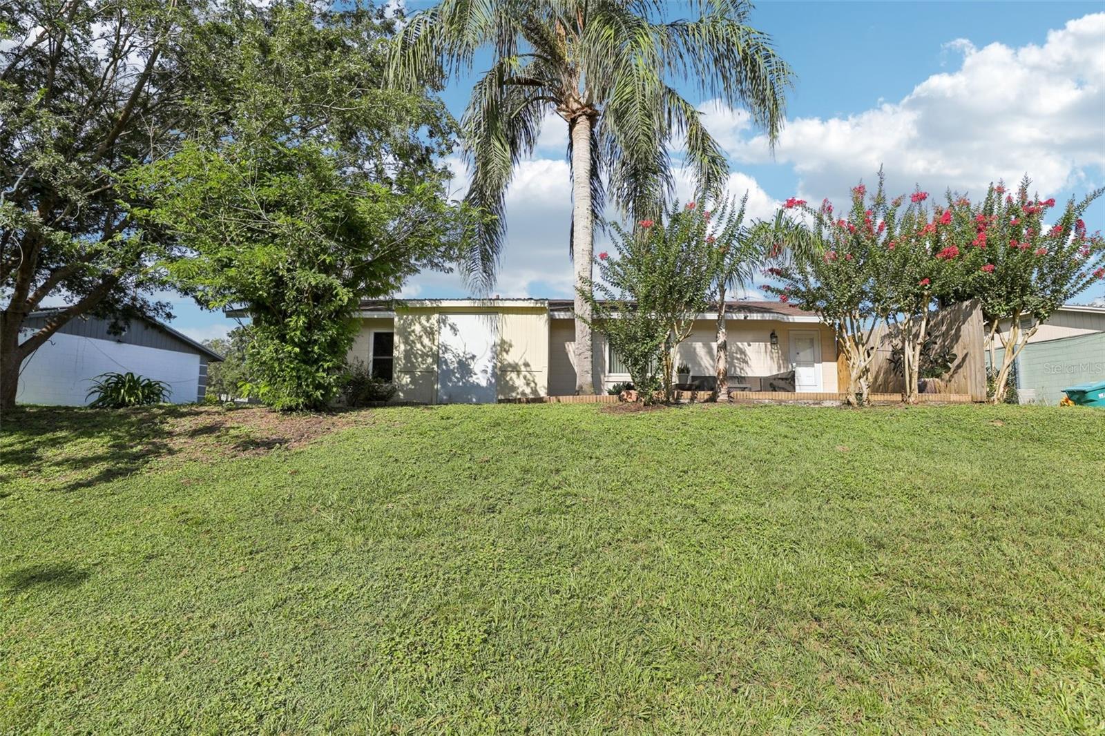 Image 22 of 29 For 923 April Hills Boulevard