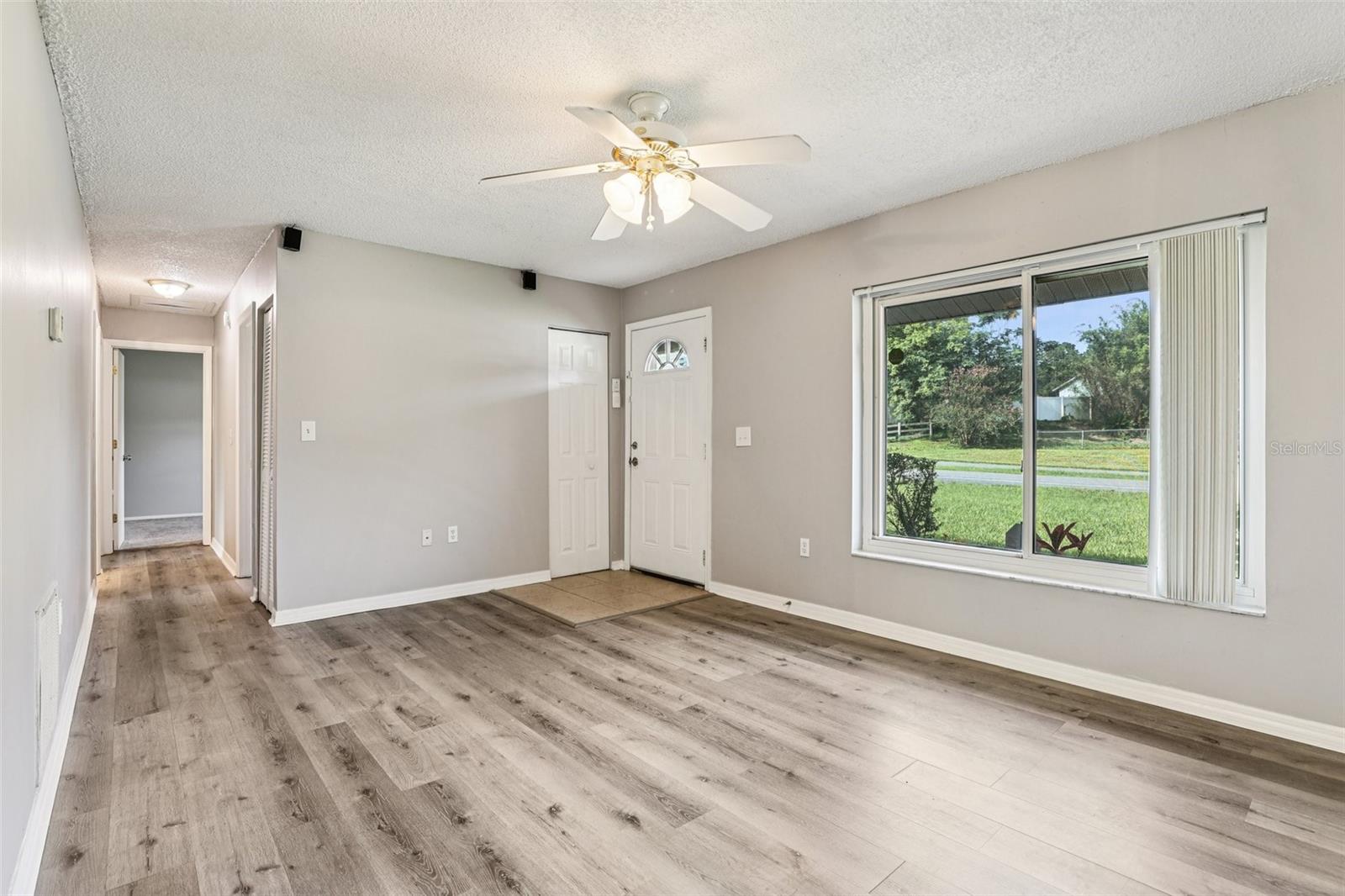 Image 6 of 29 For 923 April Hills Boulevard