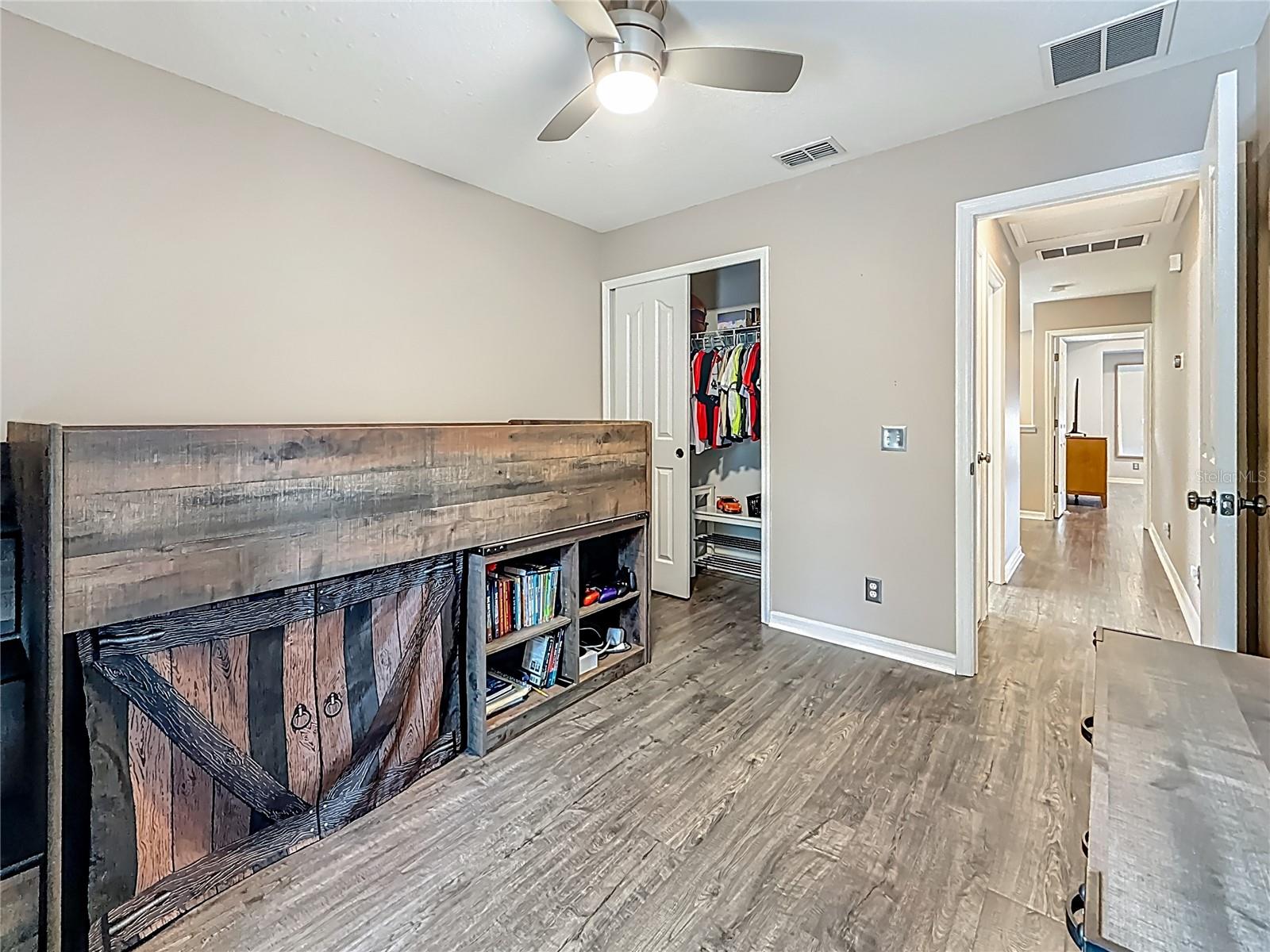 Listing photo id 31 for 2521 Marina Key Lane