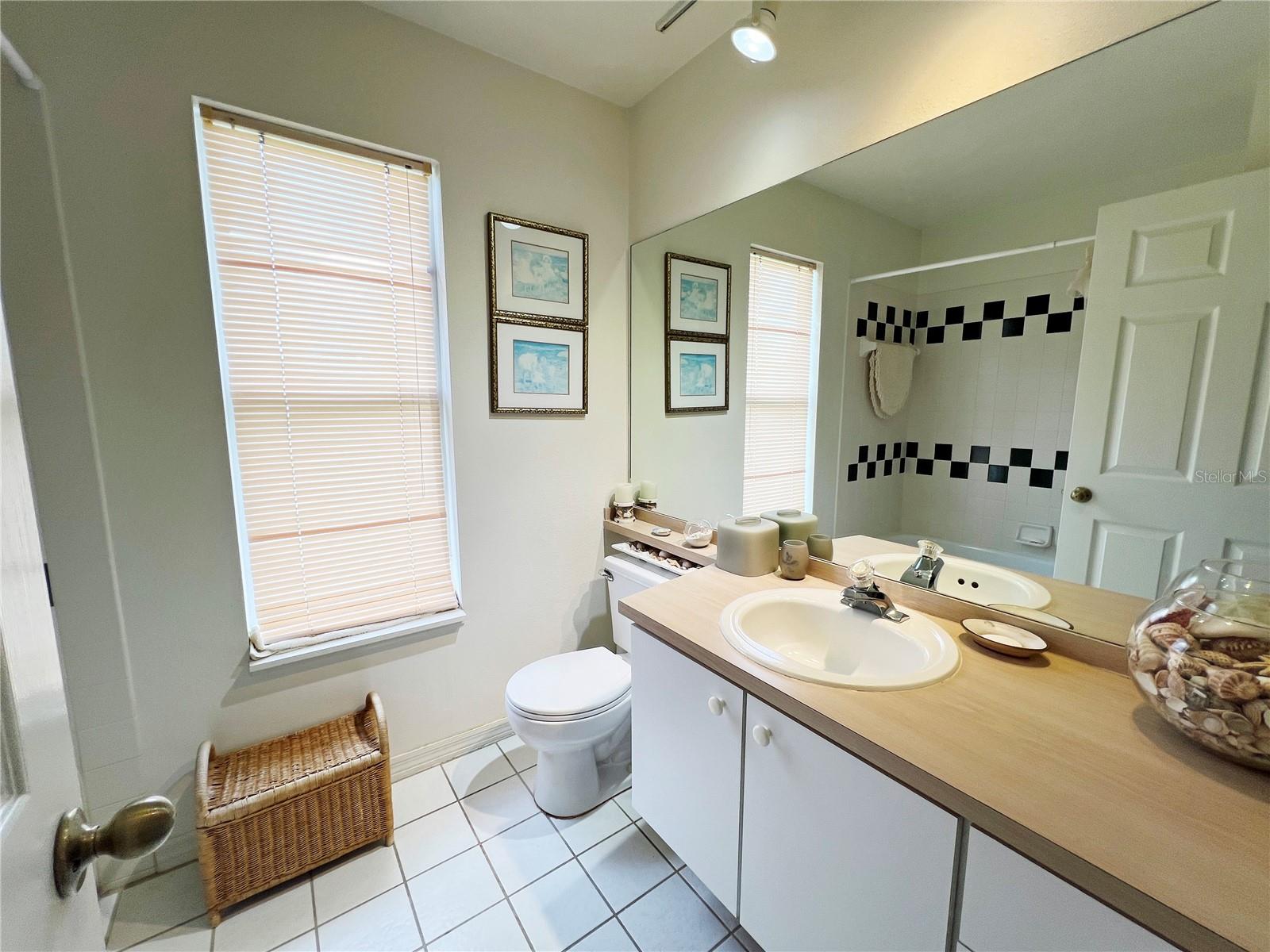 Image 15 of 29 For 3208 Silverlake Court