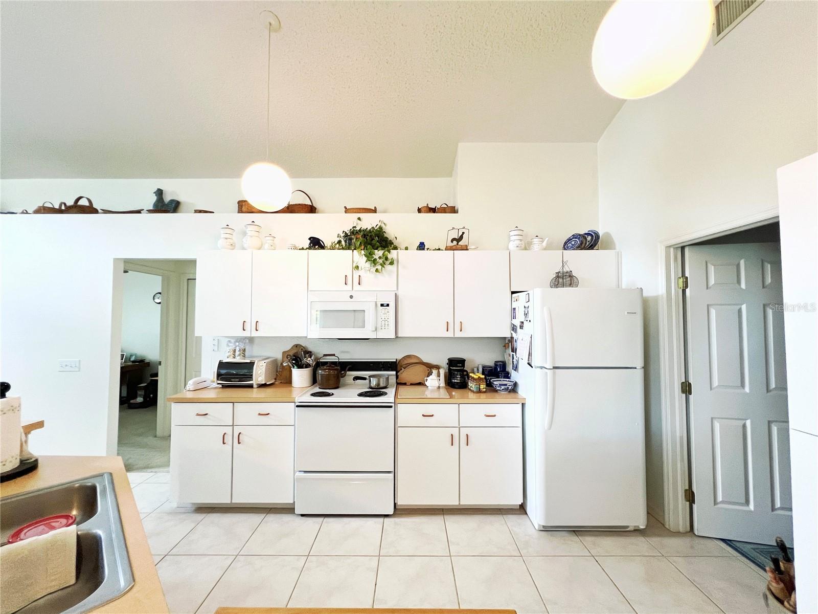 Image 6 of 29 For 3208 Silverlake Court