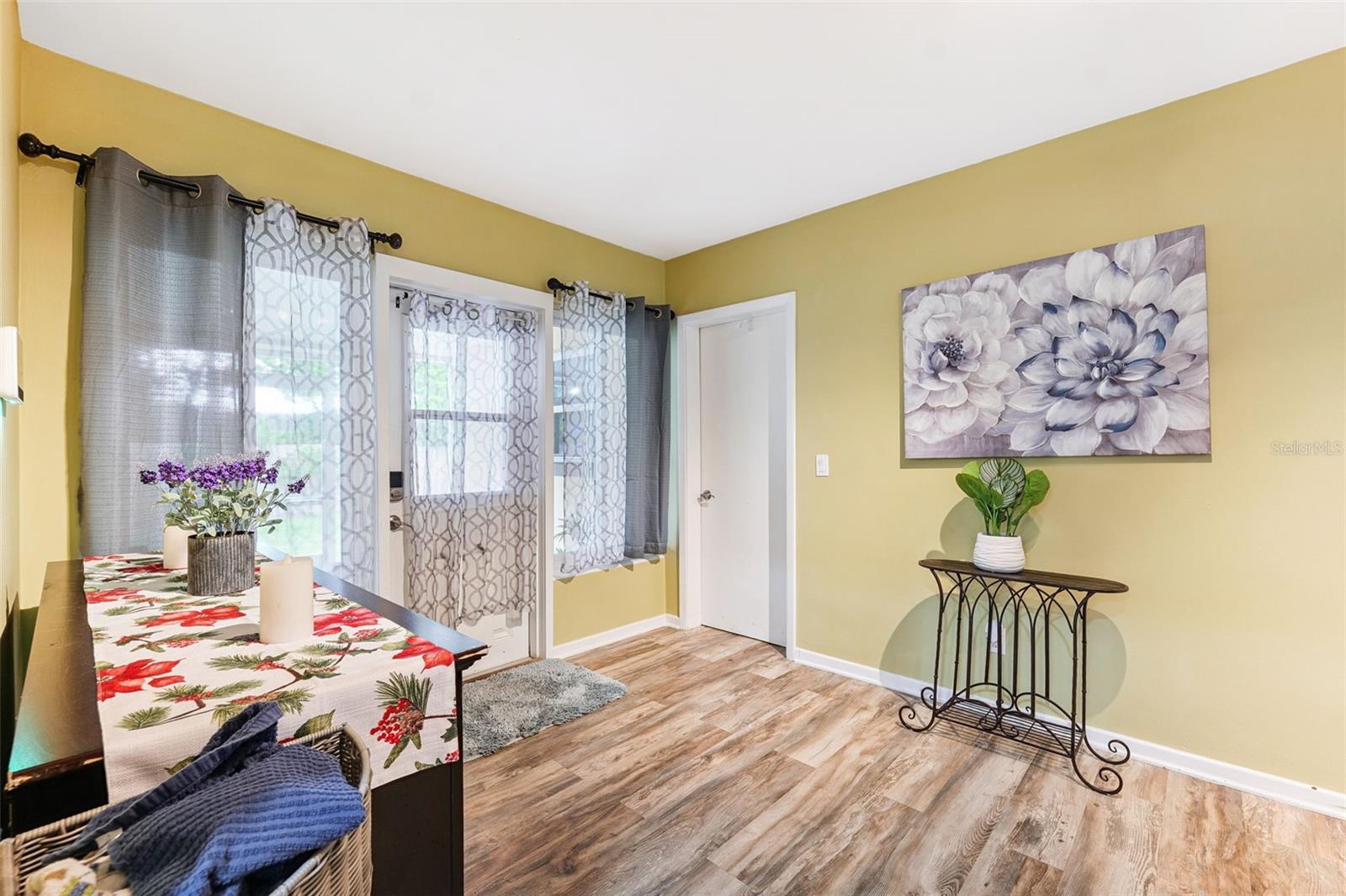 Listing photo id 8 for 1321 Lynn Avenue