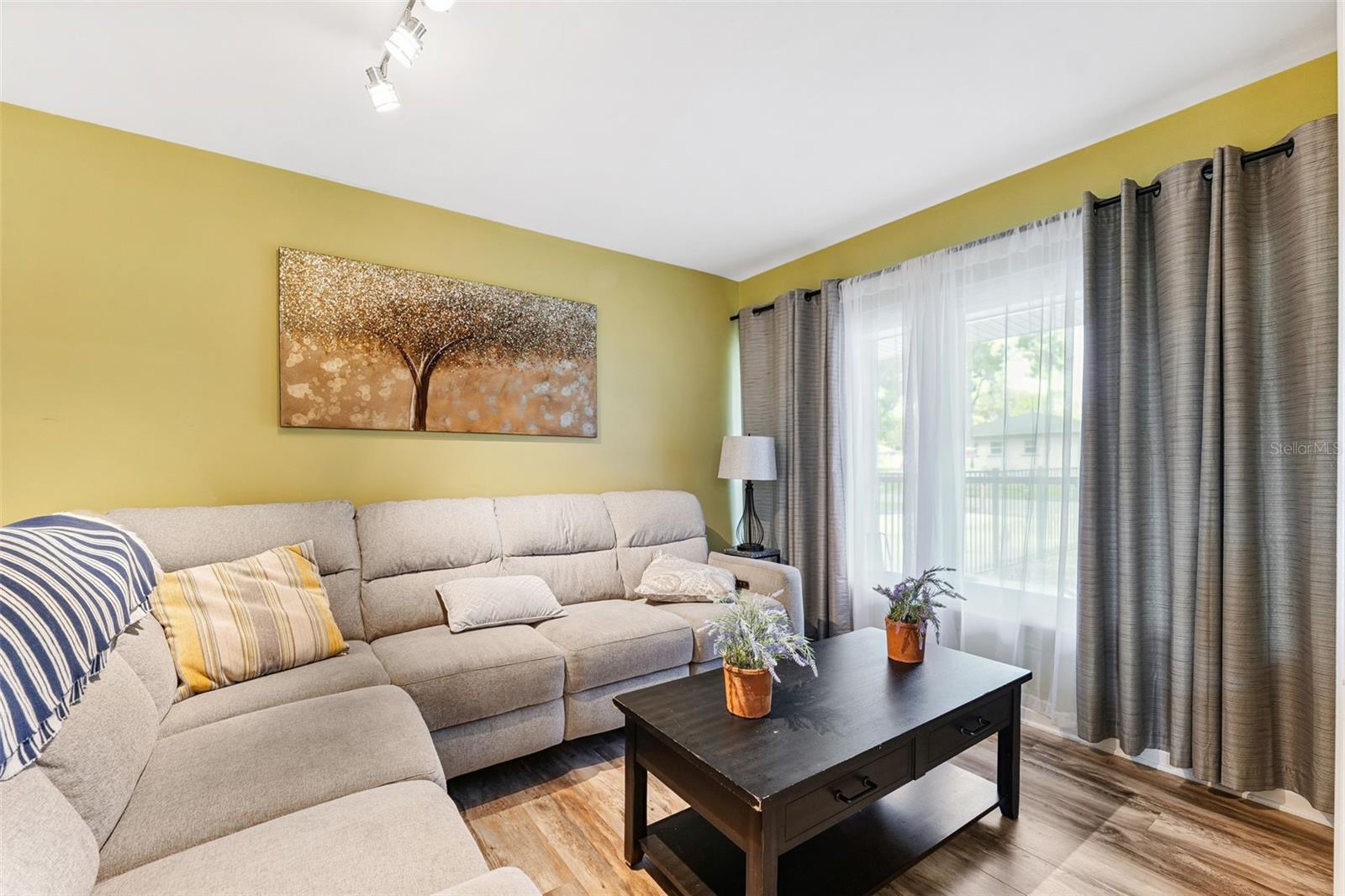 Listing photo id 9 for 1321 Lynn Avenue