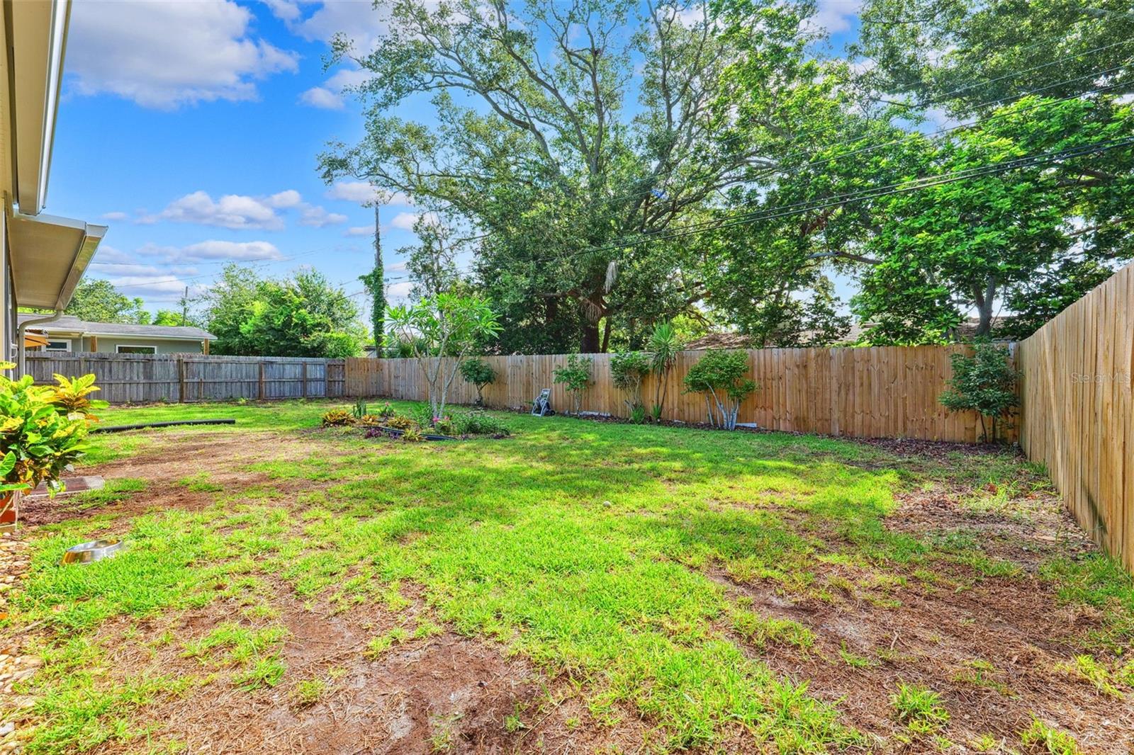 Listing photo id 21 for 1321 Lynn Avenue
