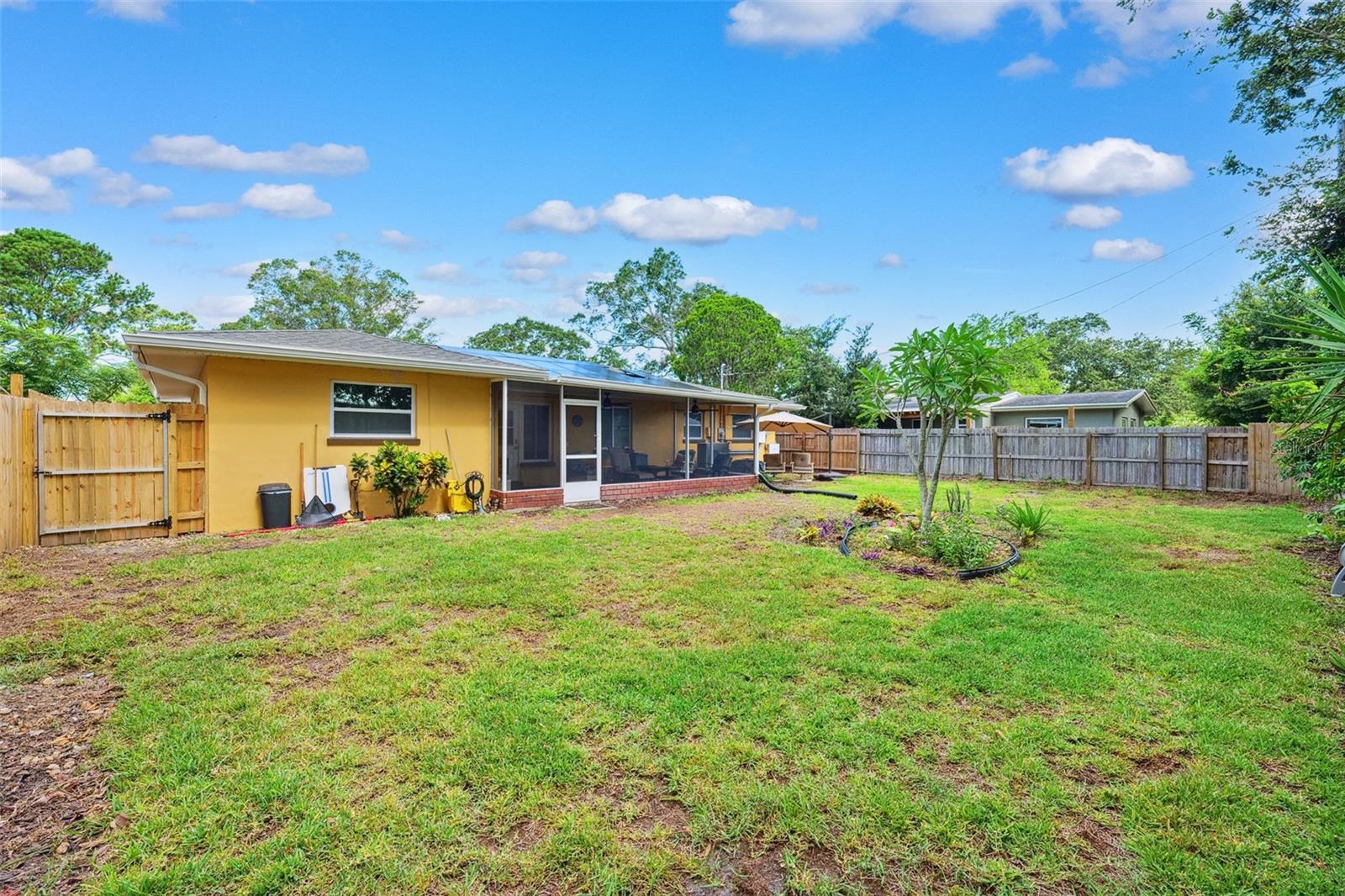 Listing photo id 22 for 1321 Lynn Avenue