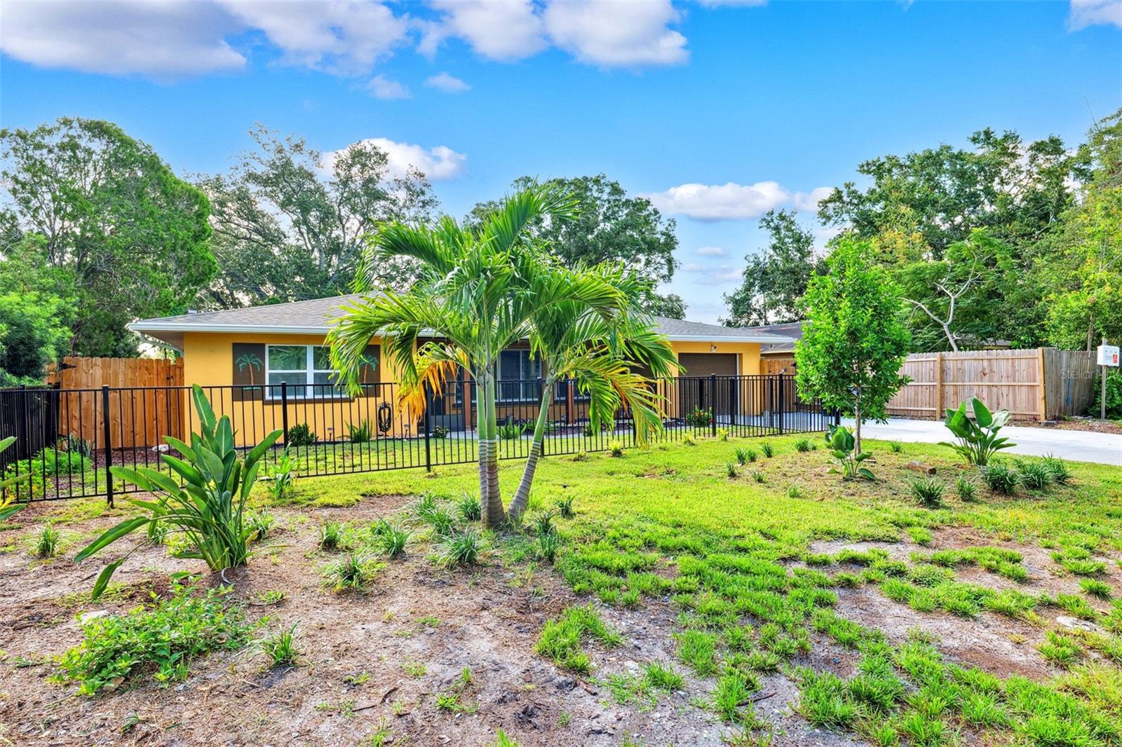 Listing photo id 24 for 1321 Lynn Avenue