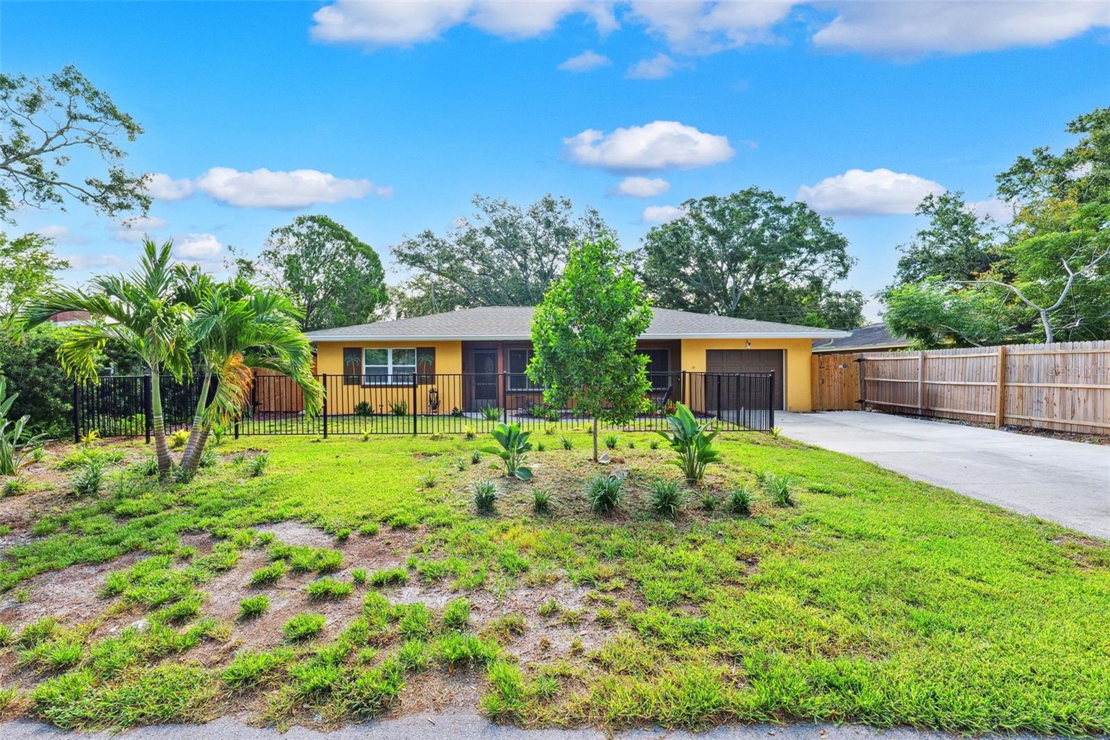 Listing photo id 25 for 1321 Lynn Avenue