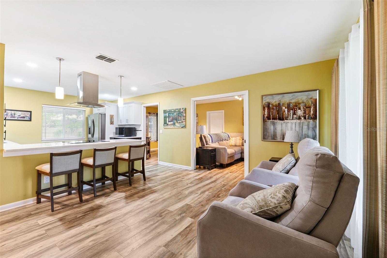Listing photo id 1 for 1321 Lynn Avenue